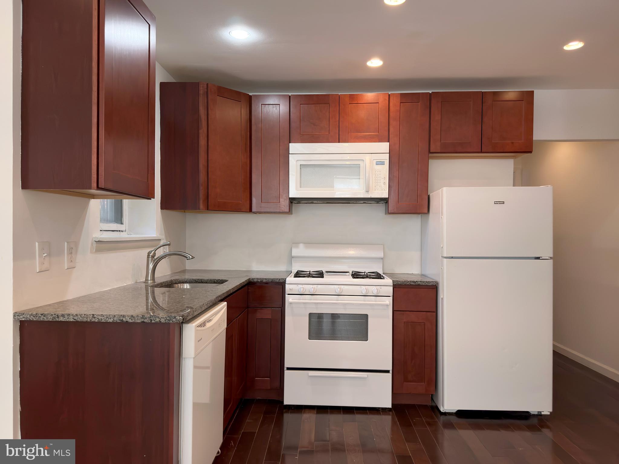 QUEEN VILLAGE - Residential Lease