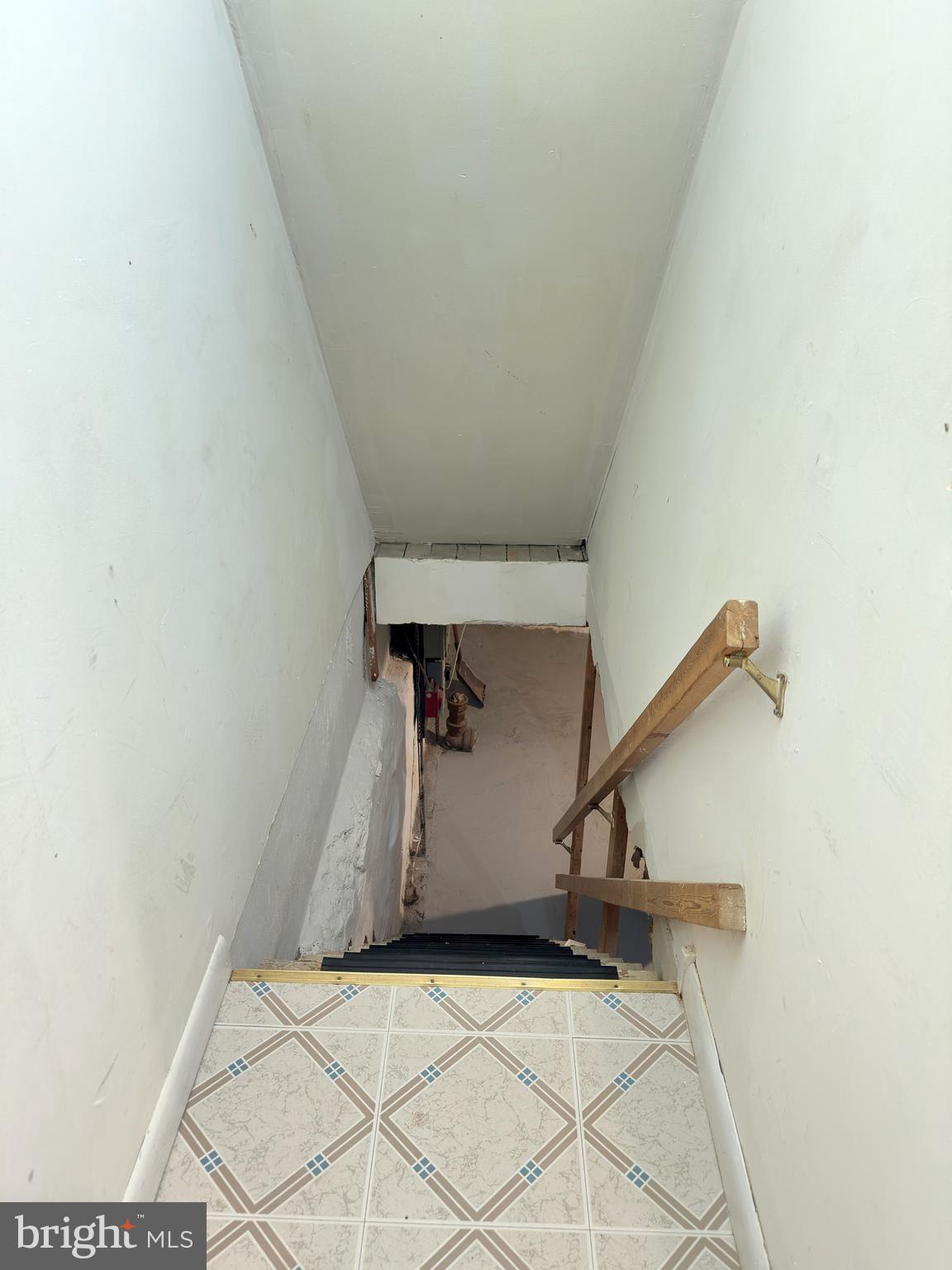 QUEEN VILLAGE - Residential Lease