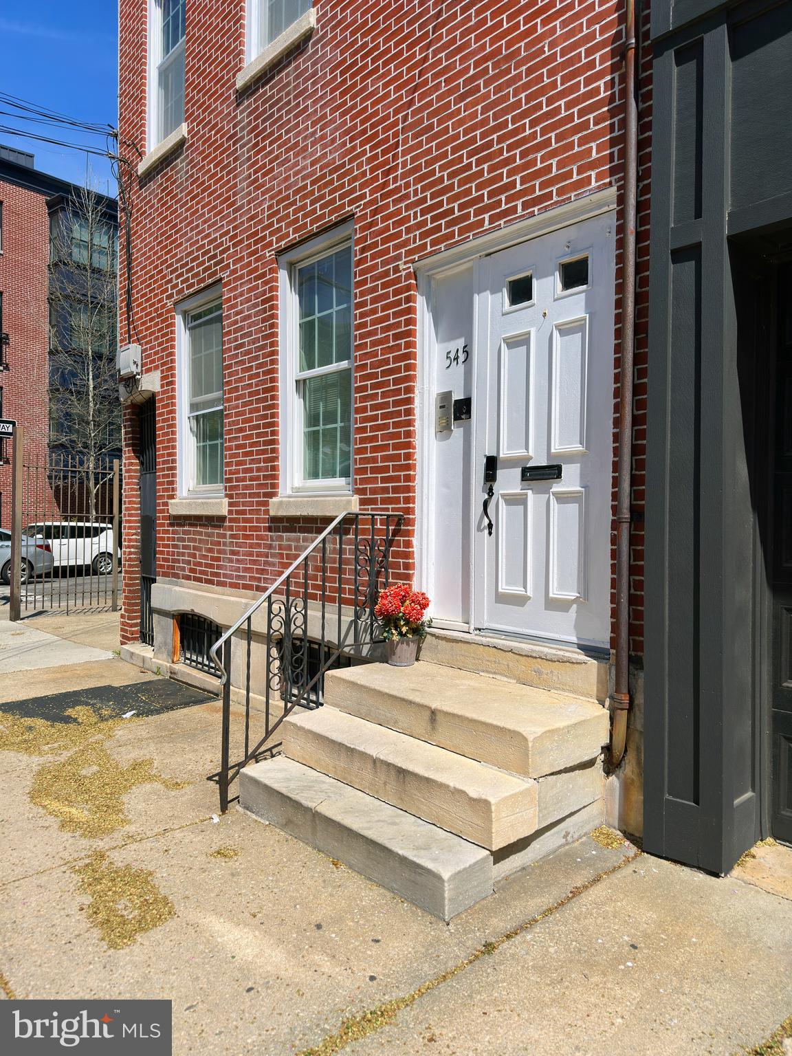 QUEEN VILLAGE - Residential Lease