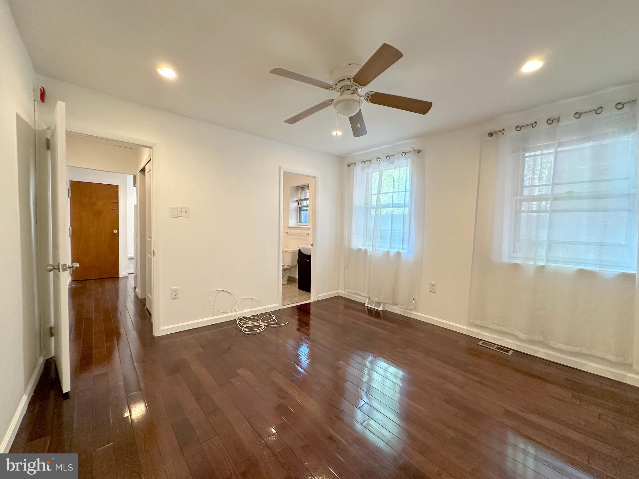 QUEEN VILLAGE - Residential Lease