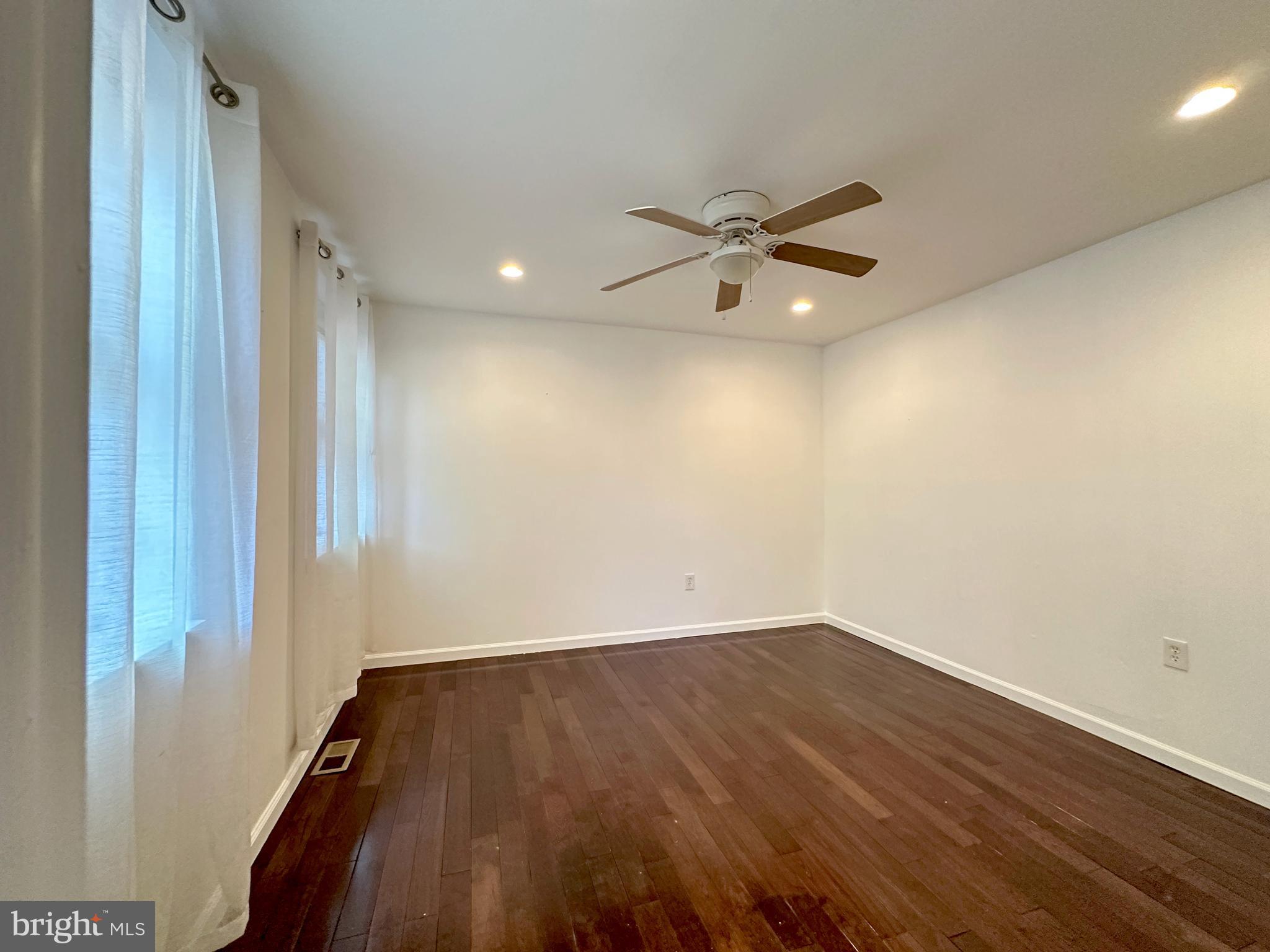 QUEEN VILLAGE - Residential Lease