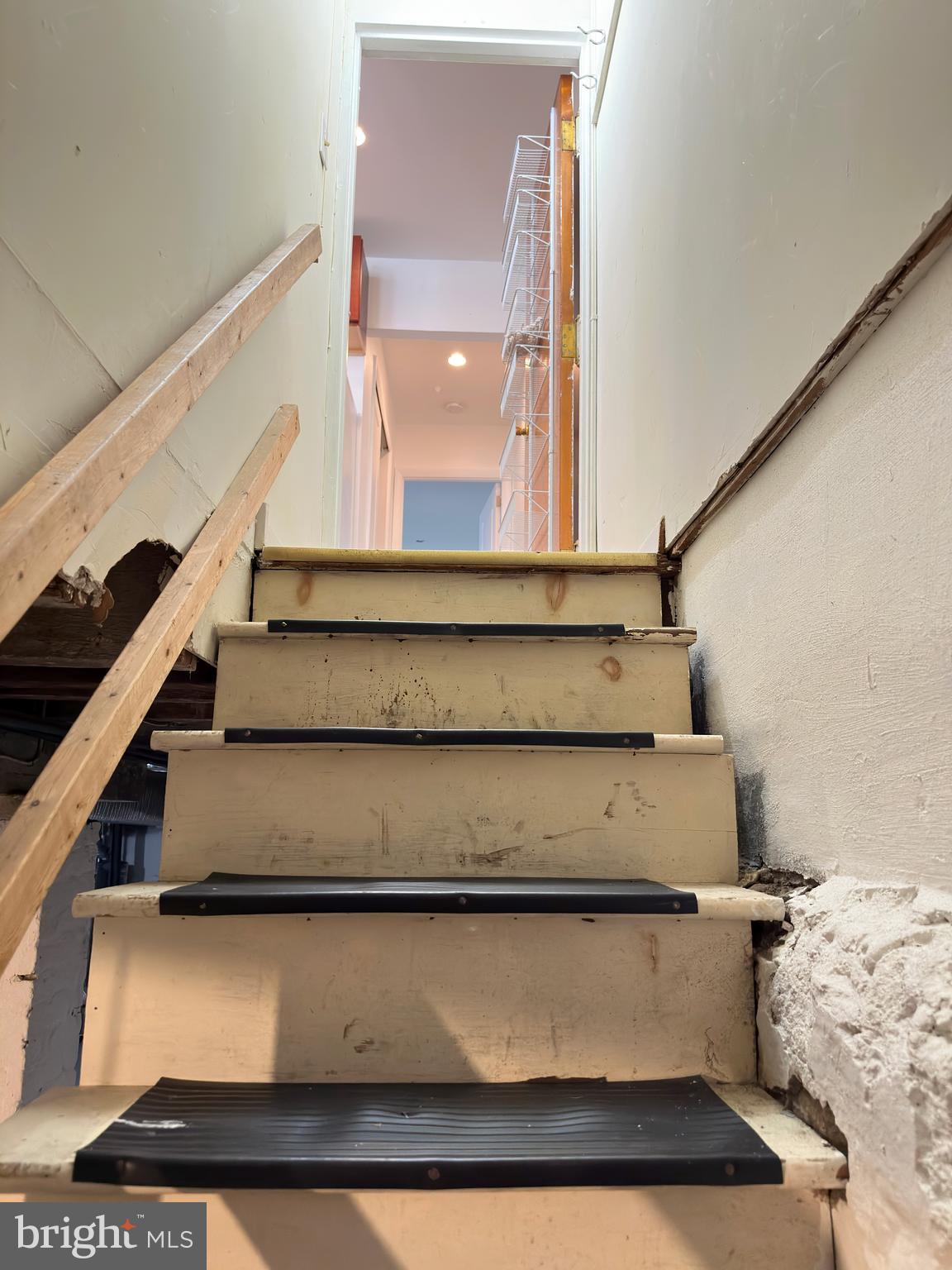 QUEEN VILLAGE - Residential Lease