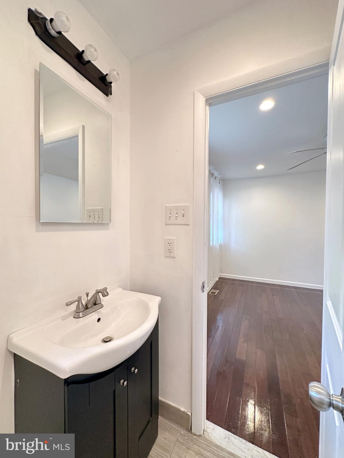 QUEEN VILLAGE - Residential Lease