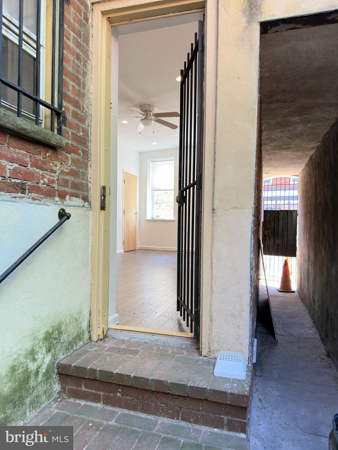 QUEEN VILLAGE - Residential Lease