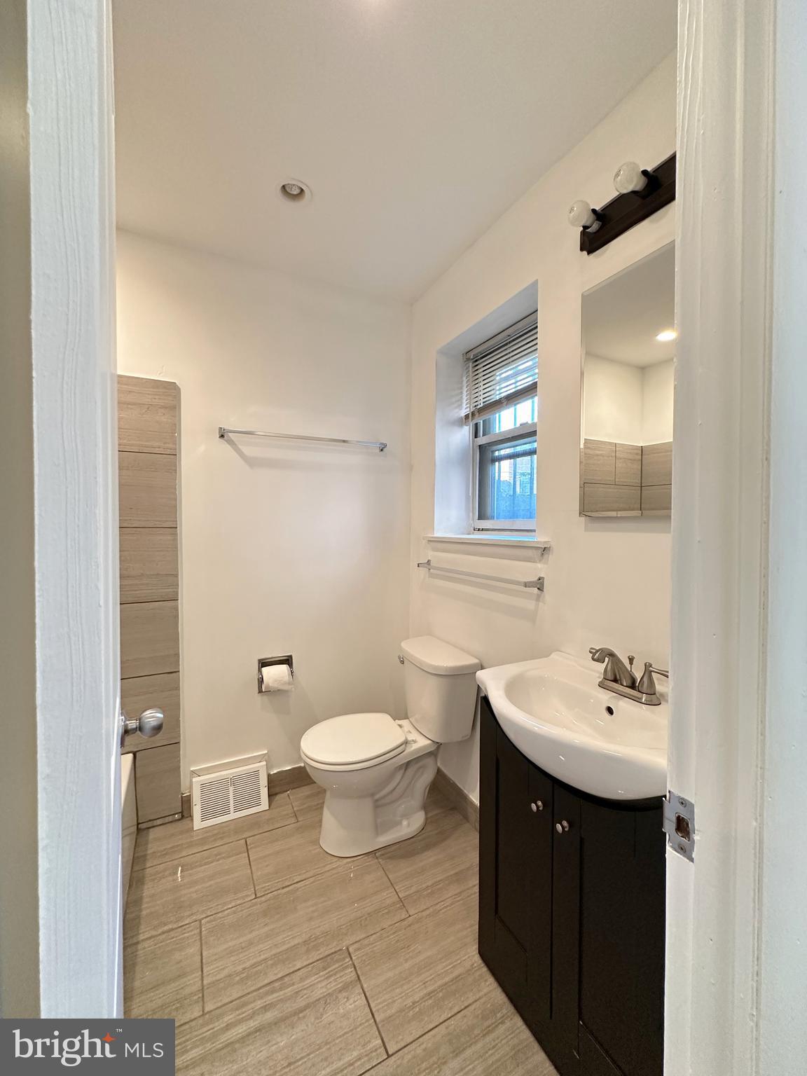 QUEEN VILLAGE - Residential Lease