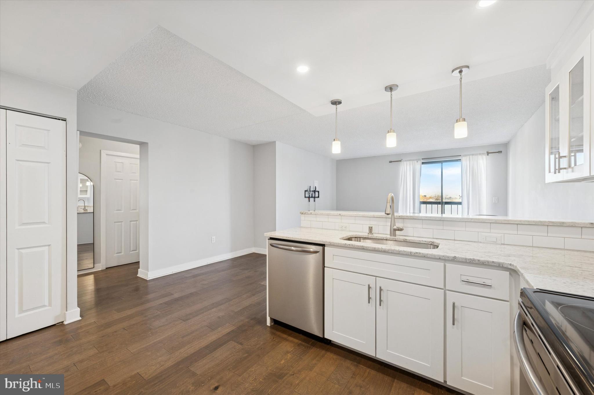 200 LOMBARD STREET 10 739