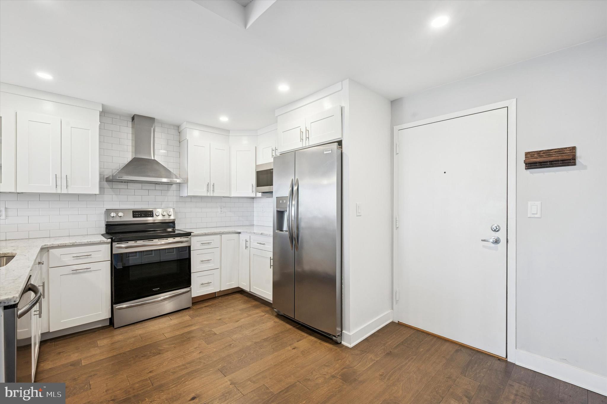 200 LOMBARD STREET 10 739