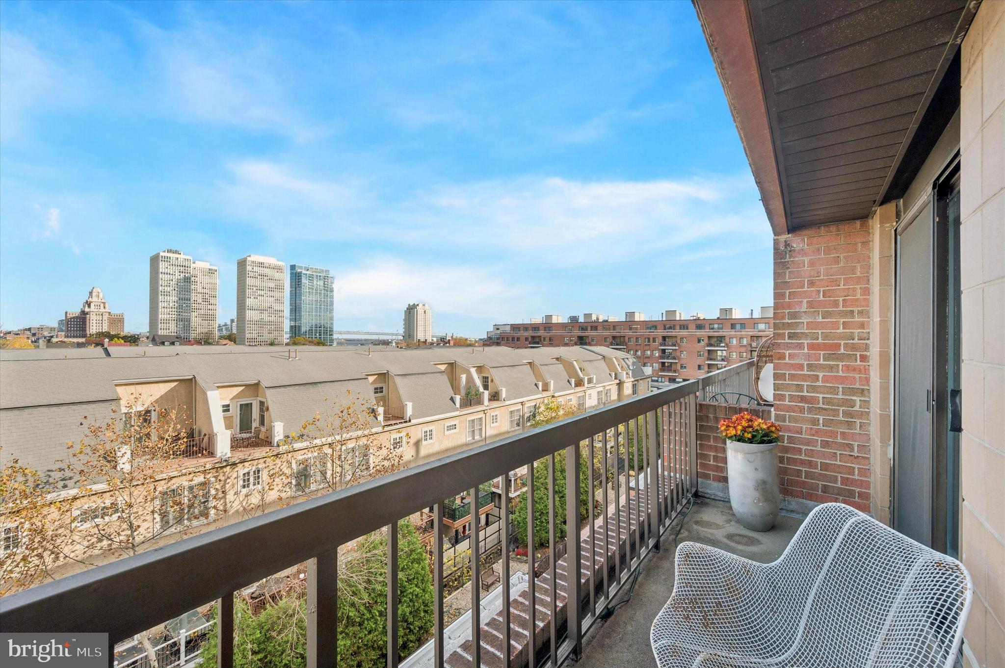 SOCIETY HILL - Residential