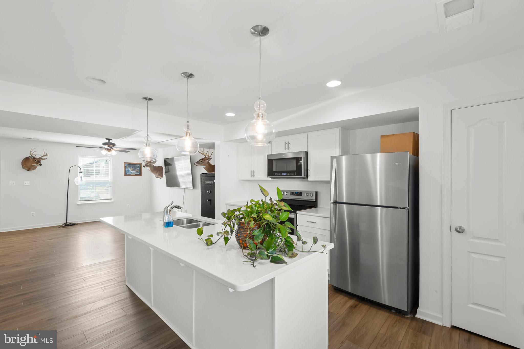 WHISPERING PINES - Residential