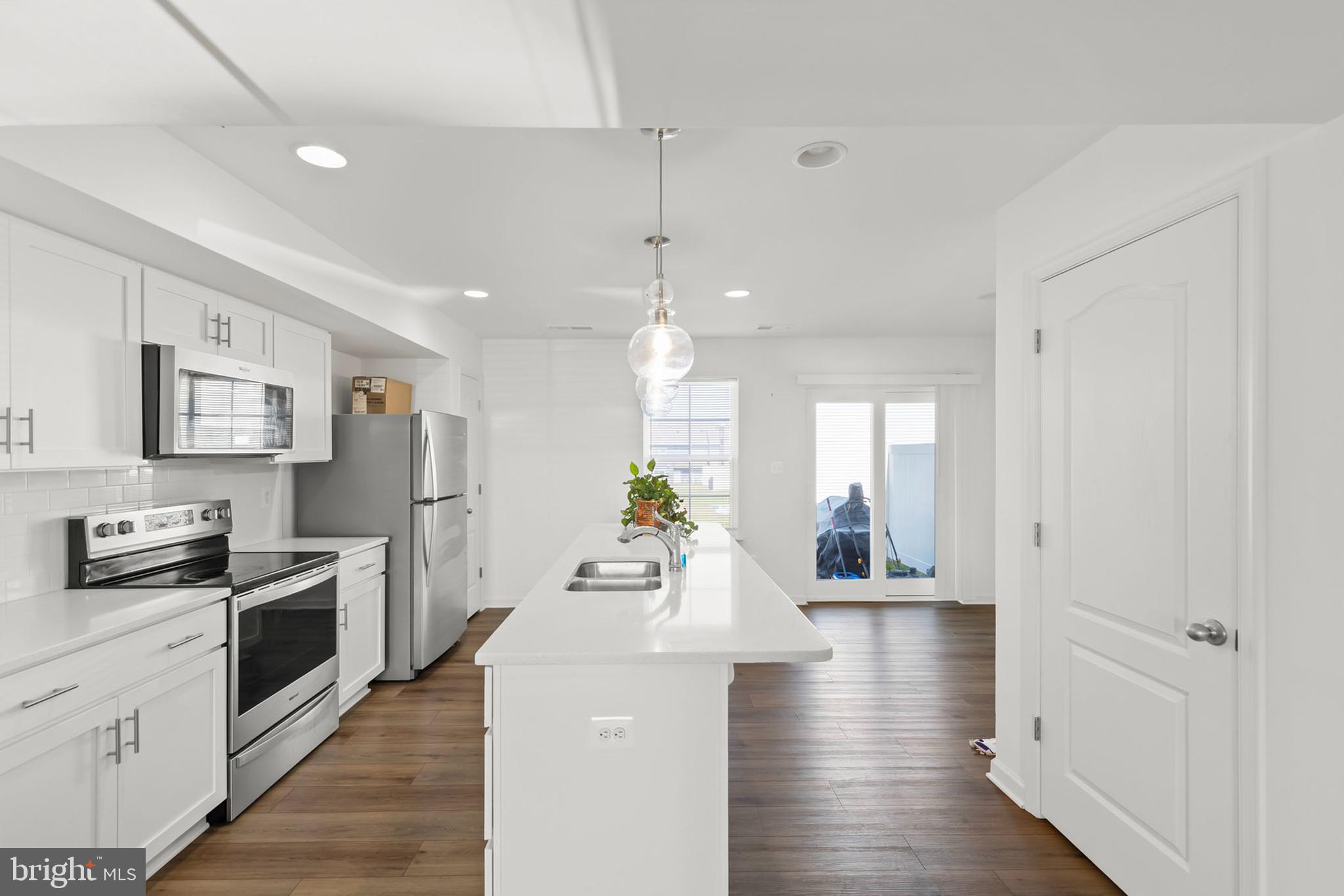 WHISPERING PINES - Residential