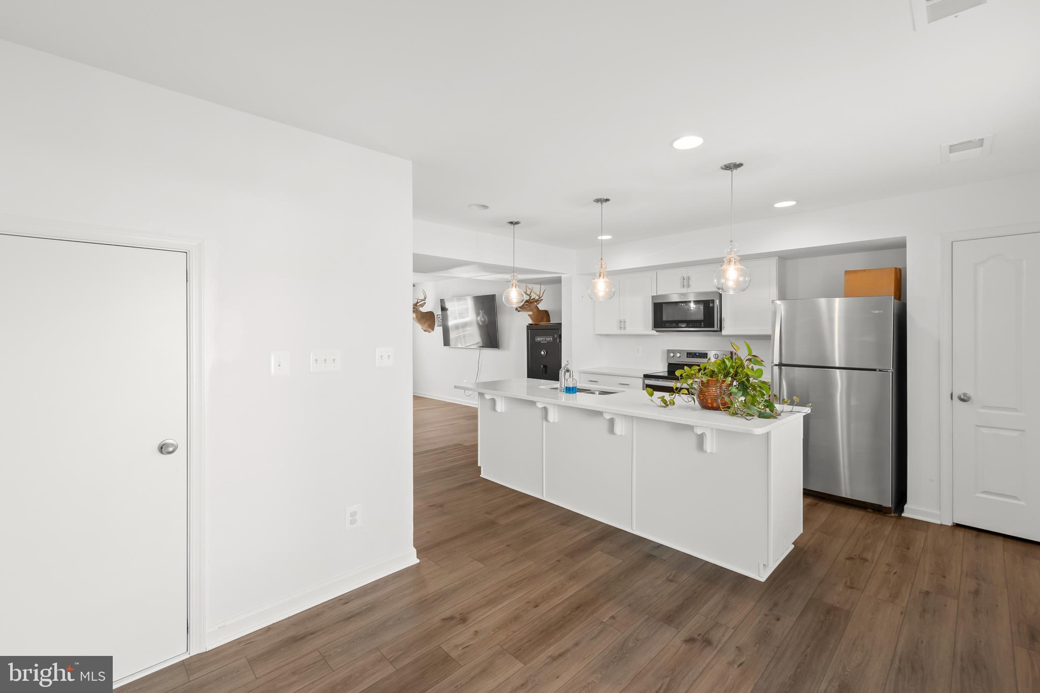 WHISPERING PINES - Residential