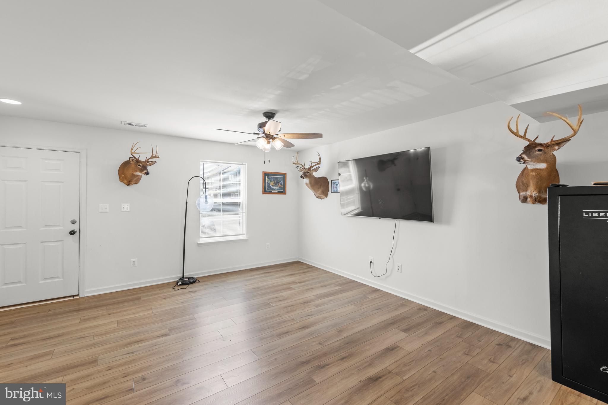 WHISPERING PINES - Residential