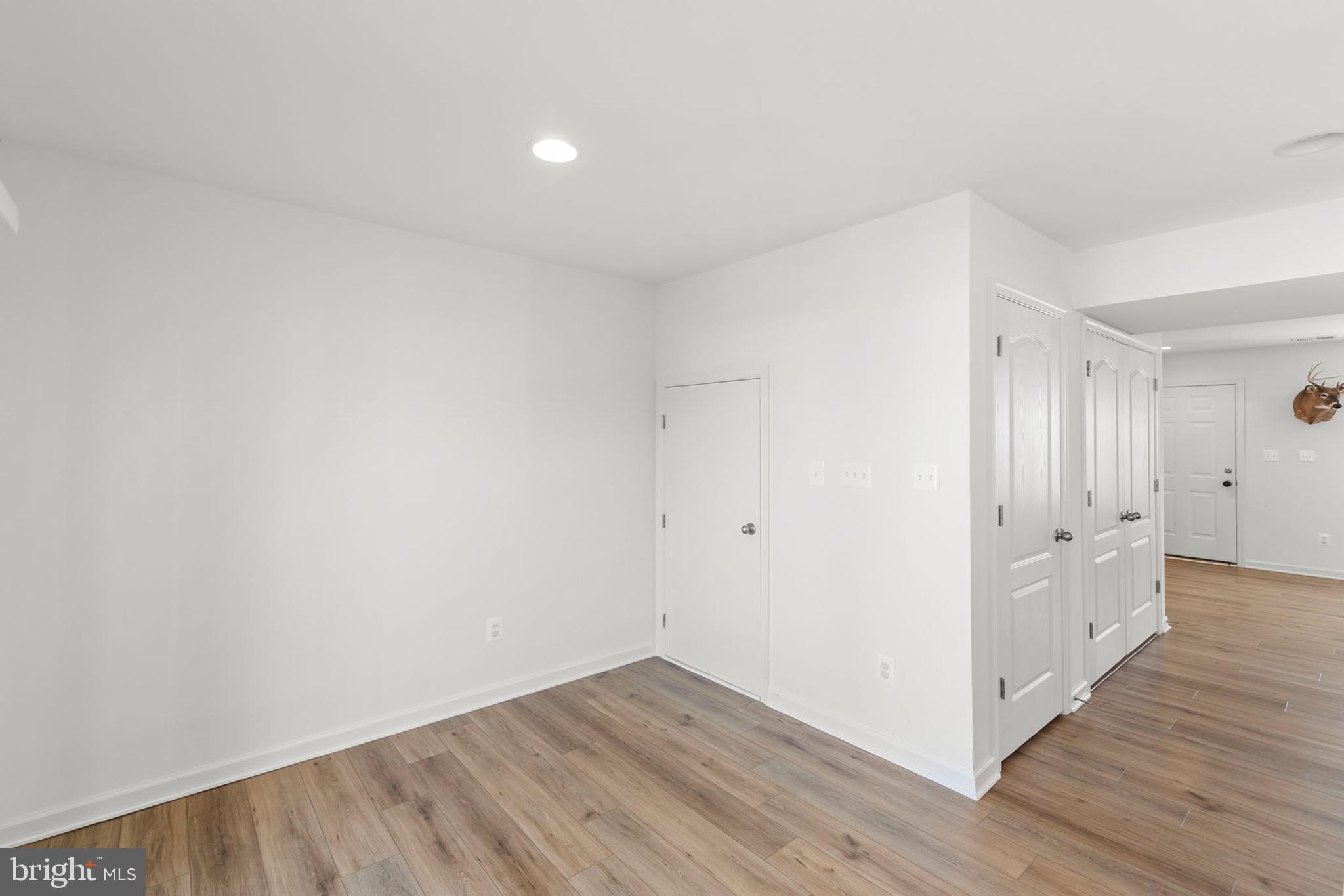 WHISPERING PINES - Residential