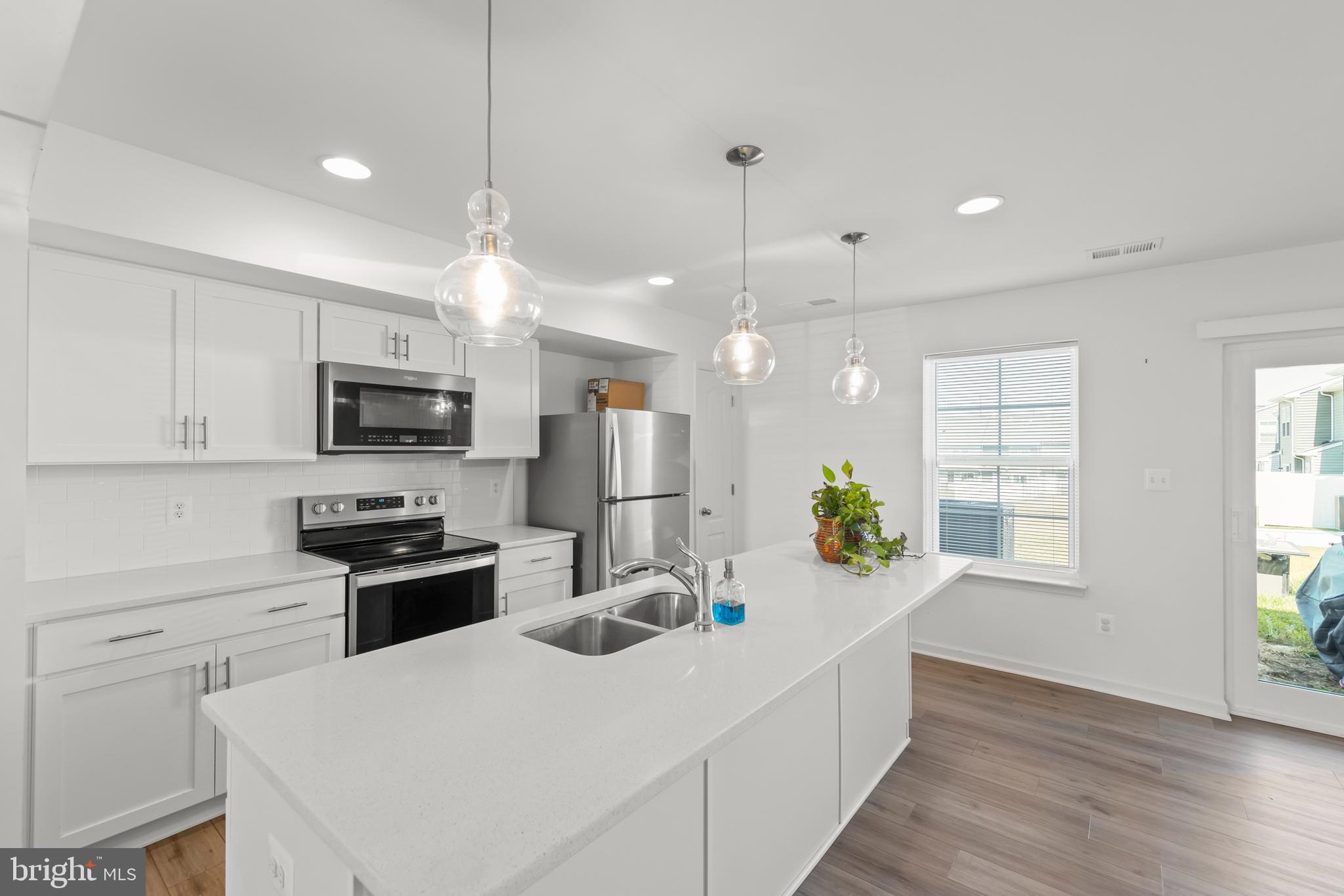 WHISPERING PINES - Residential