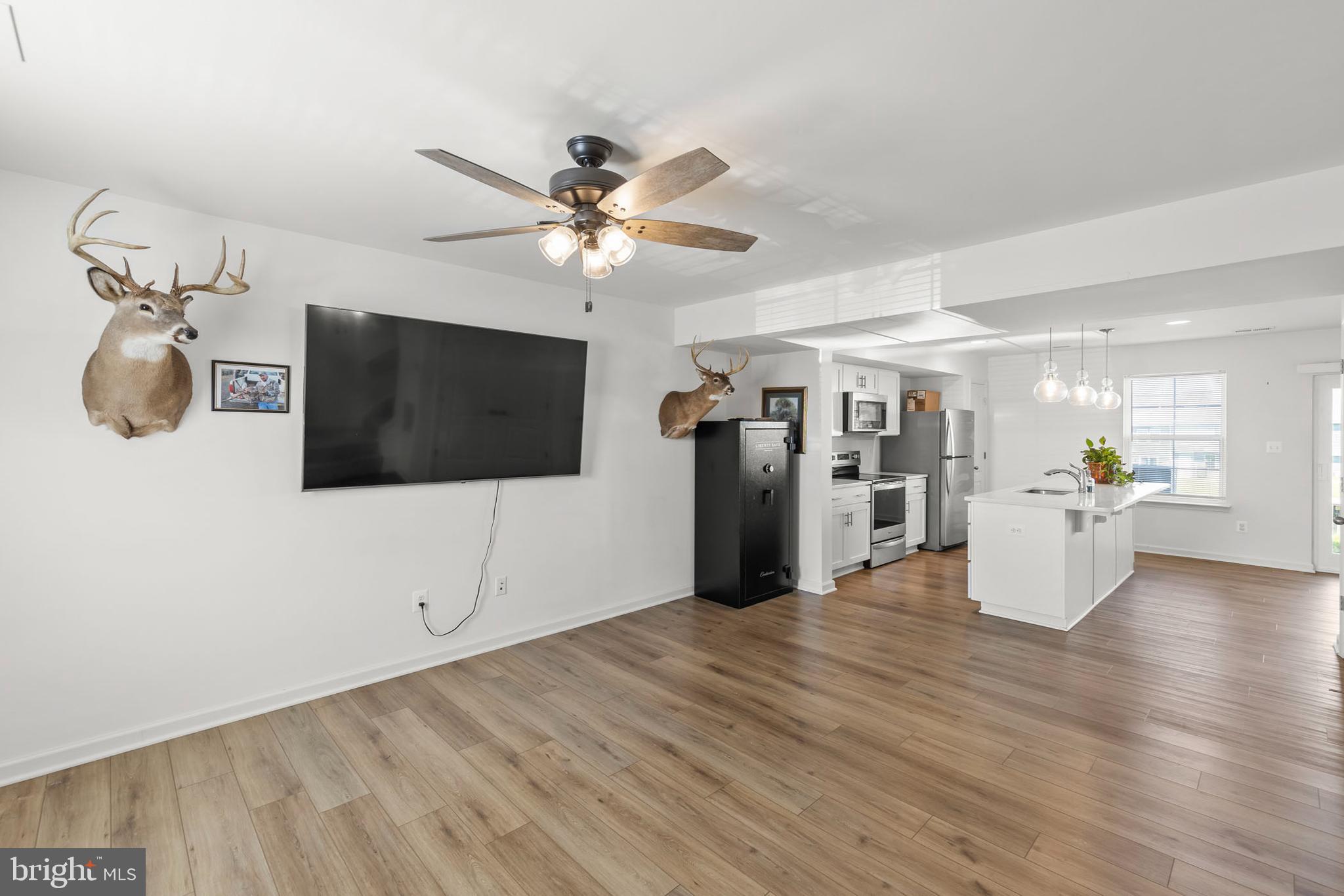 WHISPERING PINES - Residential