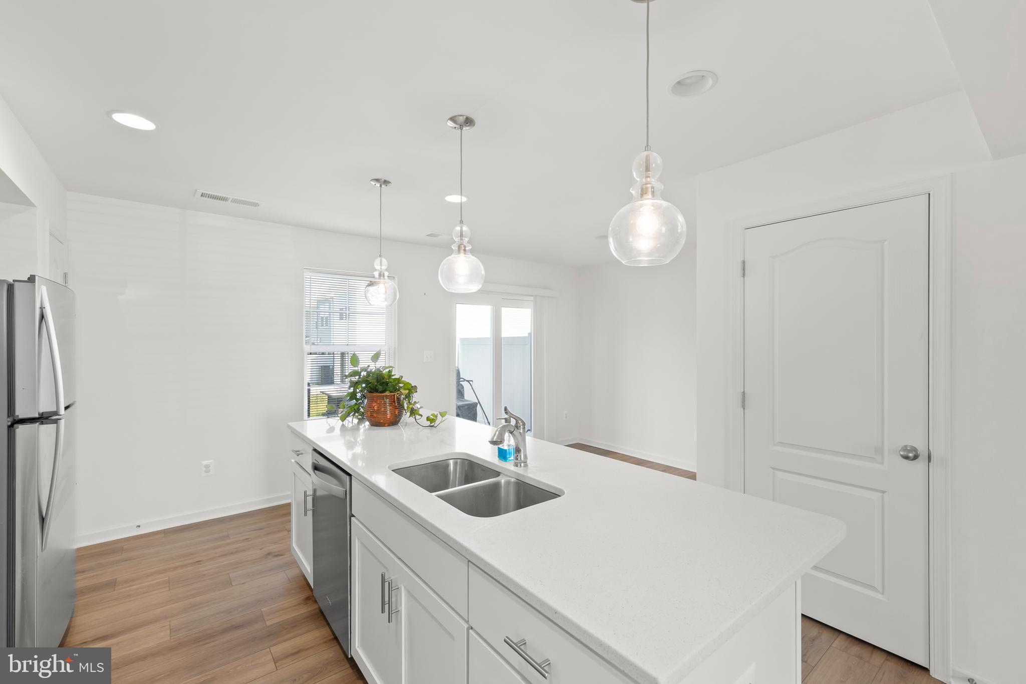 WHISPERING PINES - Residential