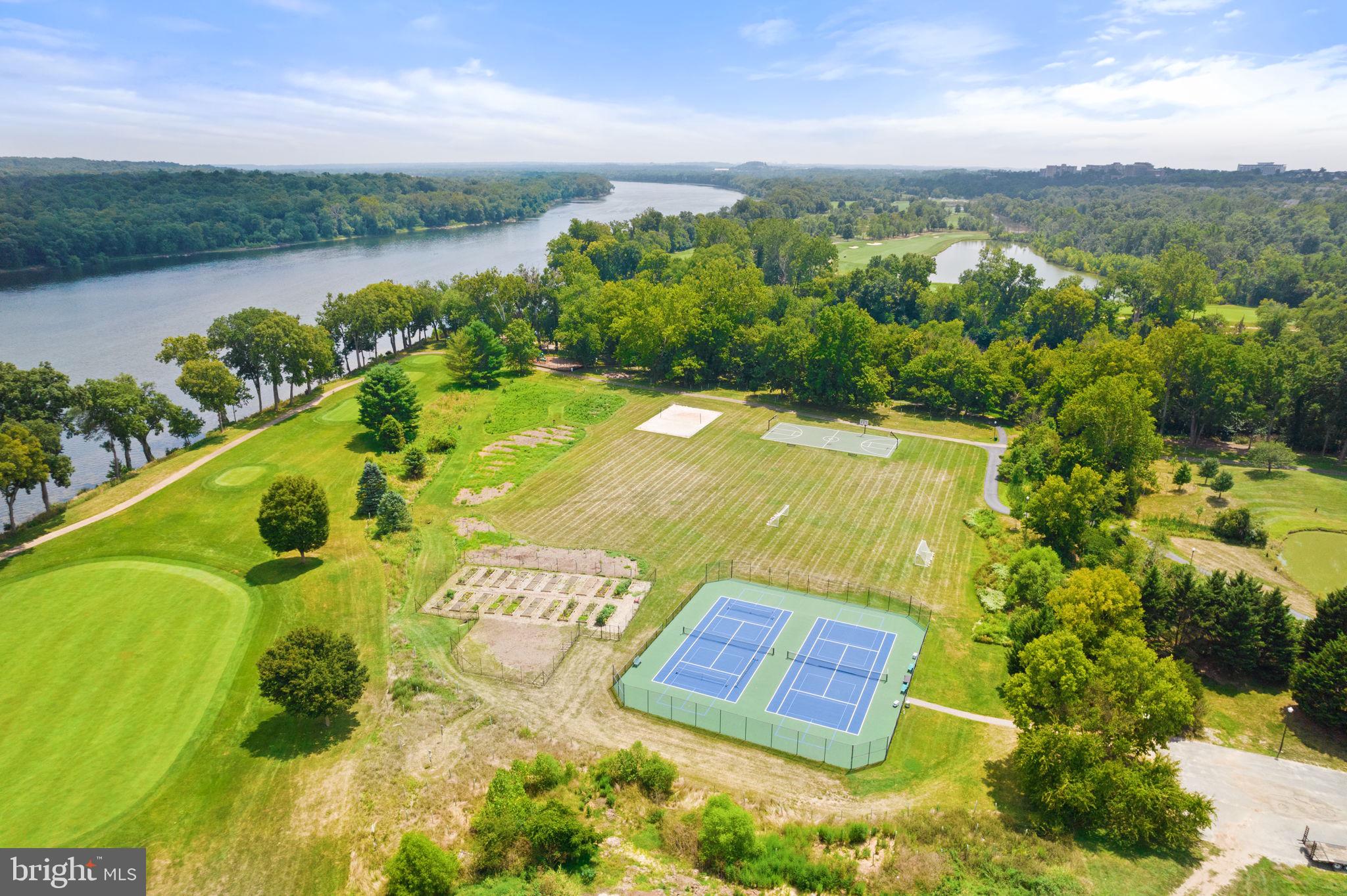 RIVER CREEK - Residential