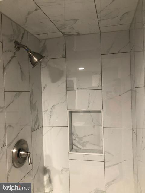 GREEKTOWN - Residential Lease