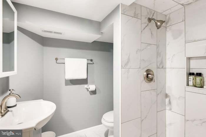 GREEKTOWN - Residential Lease