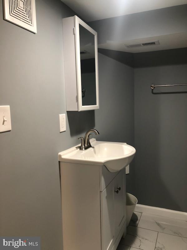 GREEKTOWN - Residential Lease