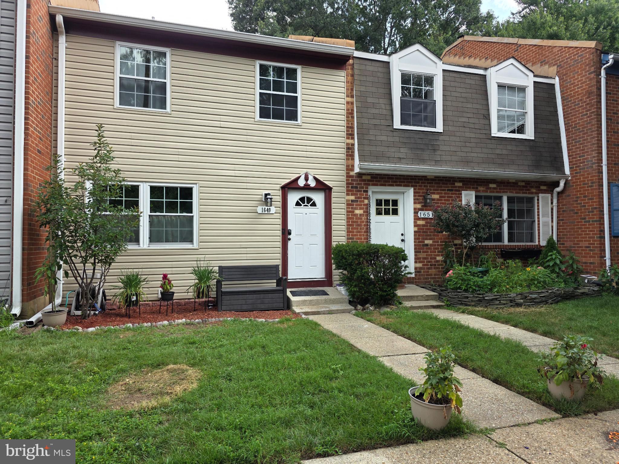 1649 FOREST HILL COURT
