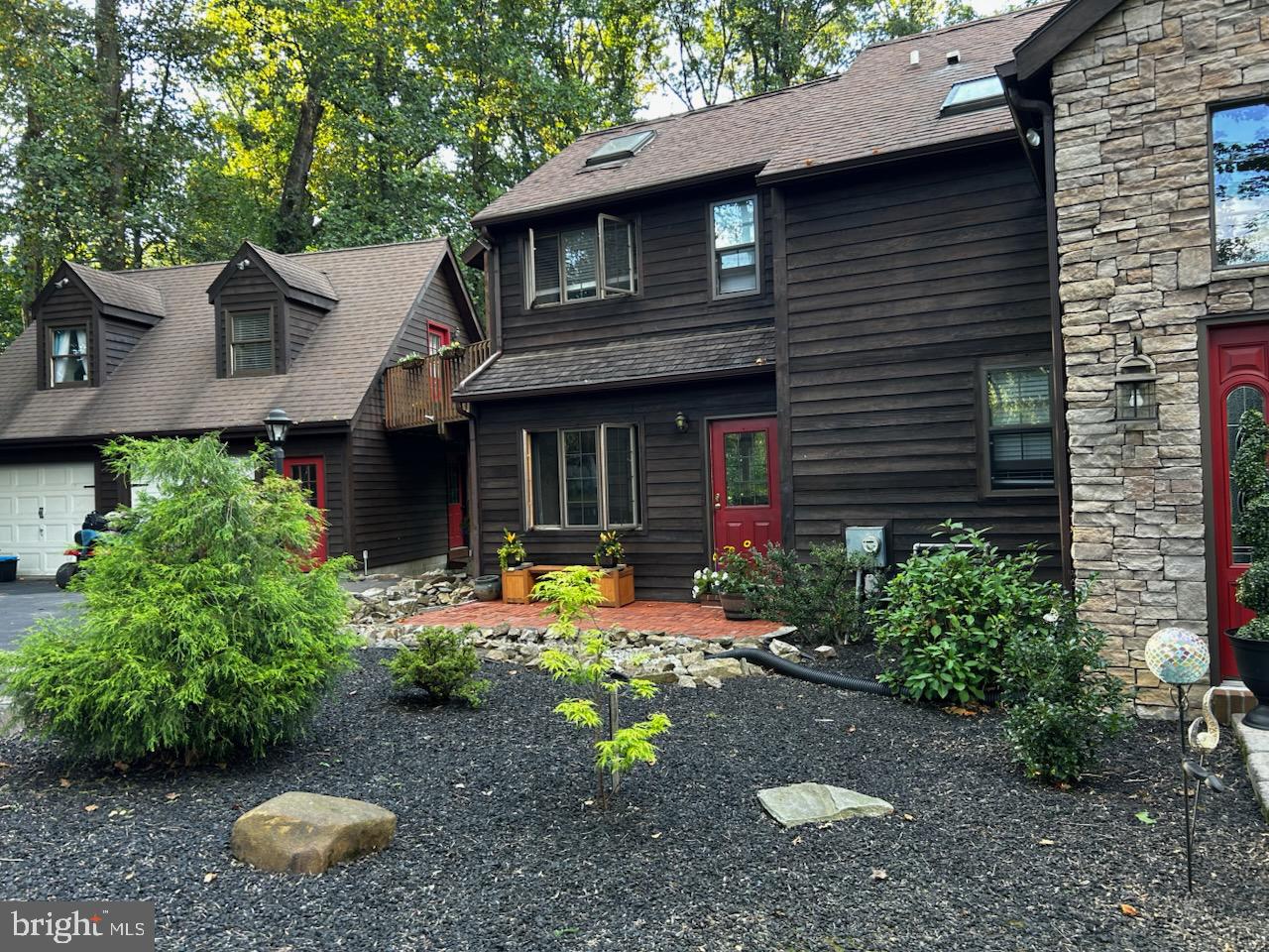 281 WOODLAND DRIVE