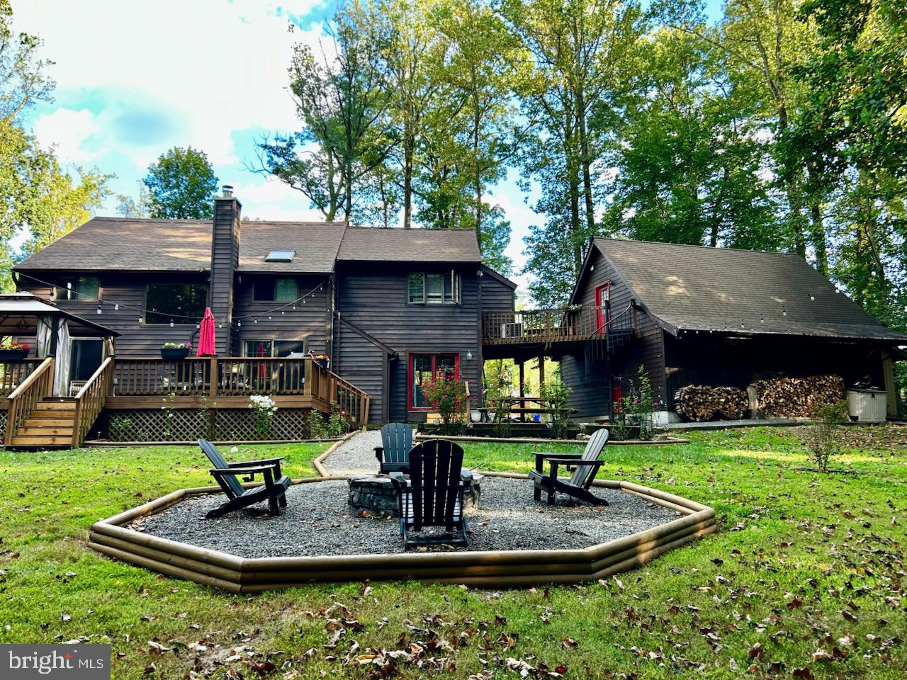 281 WOODLAND DRIVE