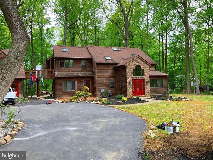 281 WOODLAND DRIVE