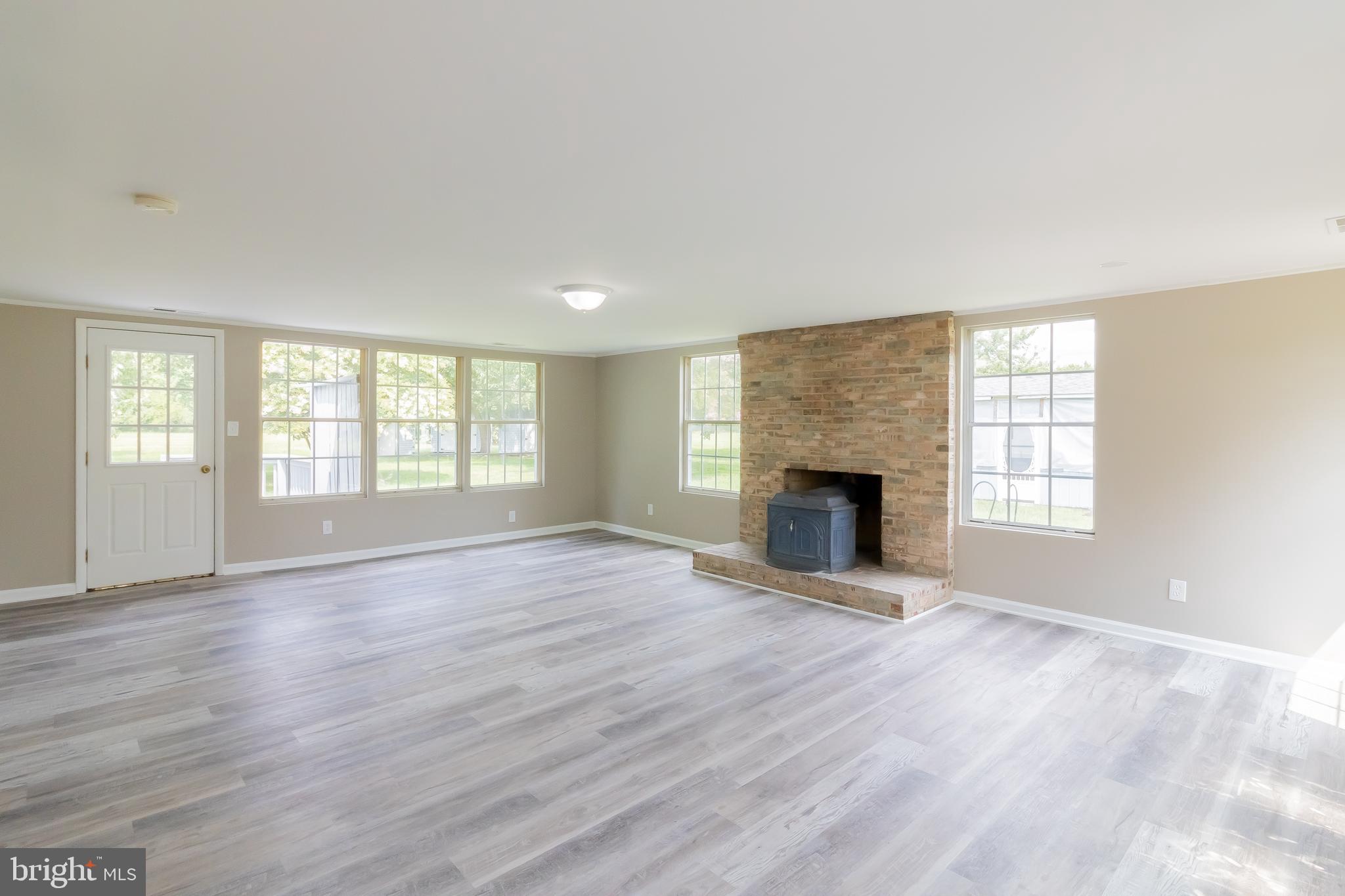 MILL POINT SHORES - Residential Lease