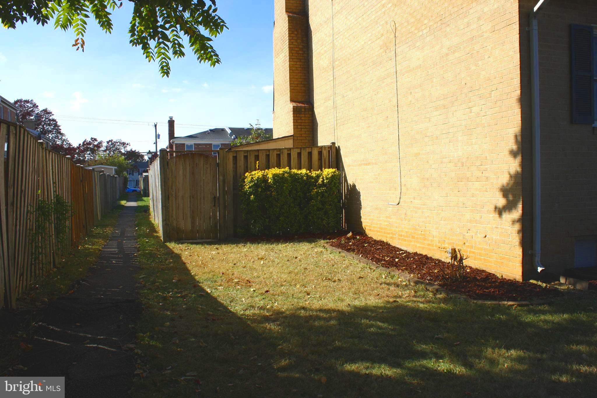 SOUTHGATE WOODS TOWNHOUSES - Residential Lease