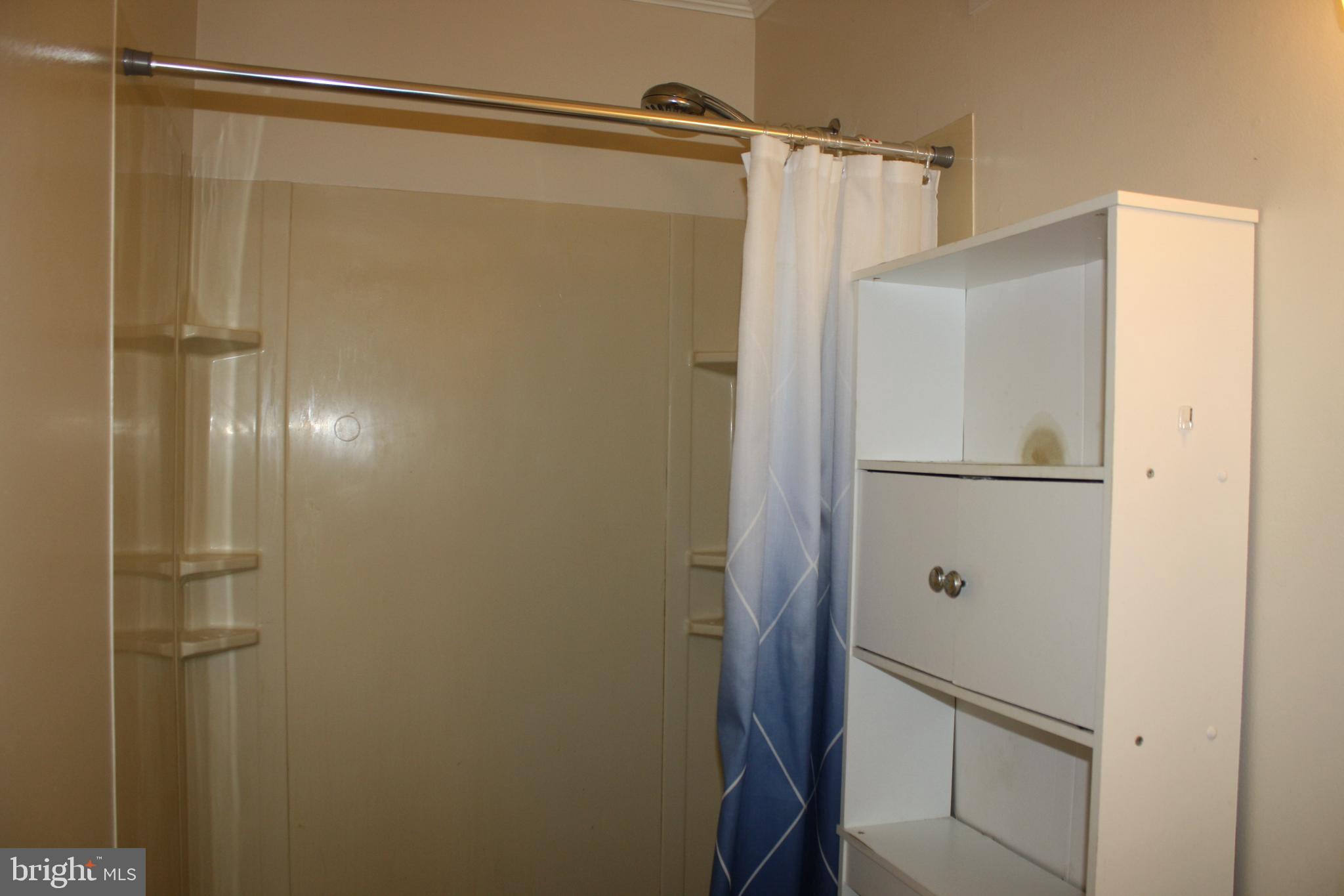 SOUTHGATE WOODS TOWNHOUSES - Residential Lease