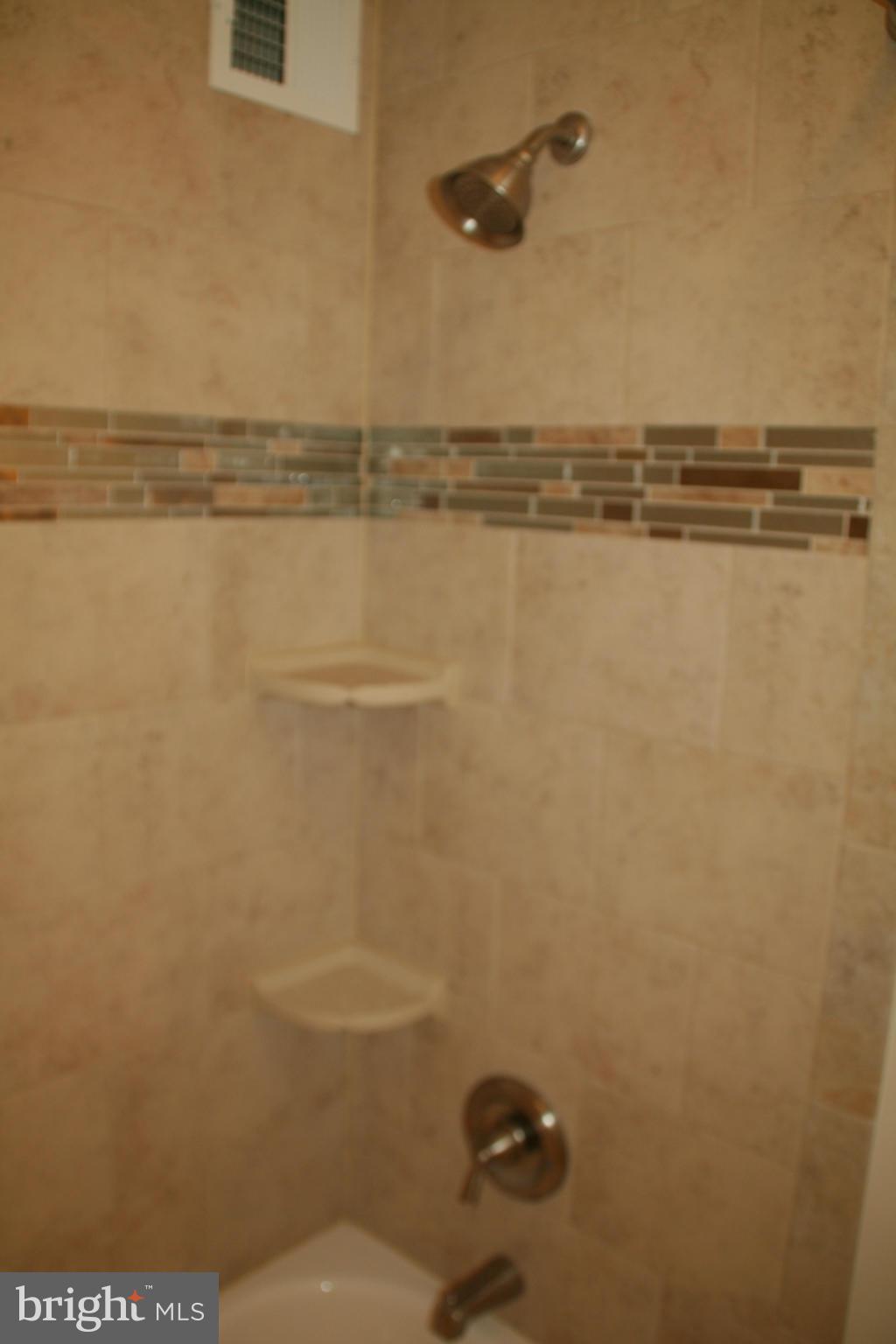 DEEPWOOD - Residential Lease