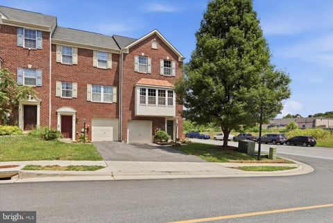 Townhouse For Sale - 8 Don Quixote Dr<br/> CHARLES TOWN, WV 25414