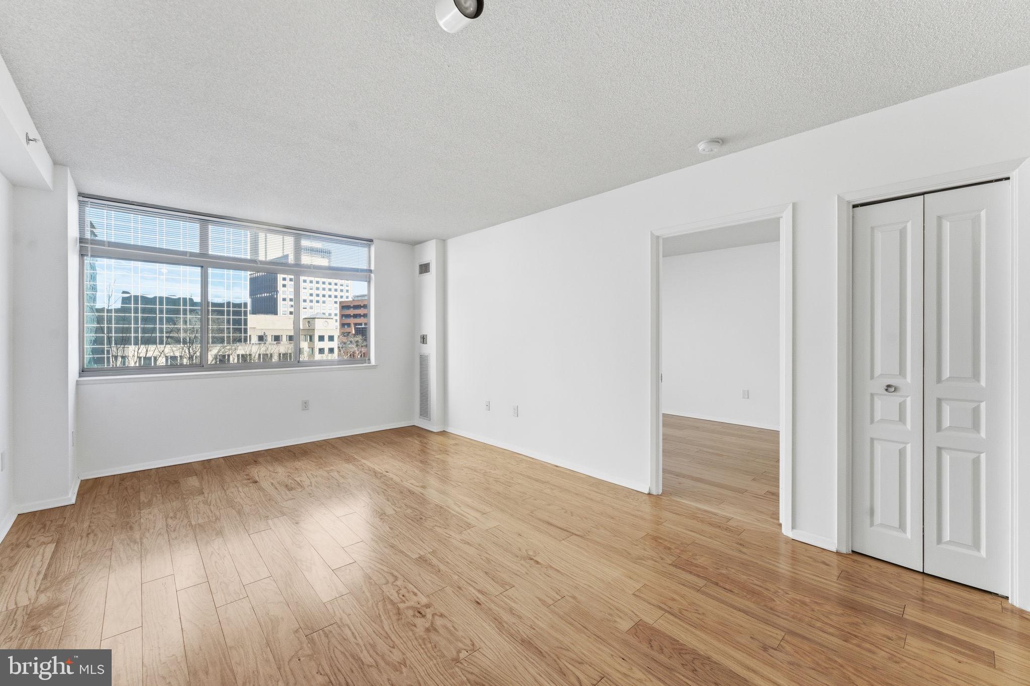 CRESCENT PLAZA - Residential