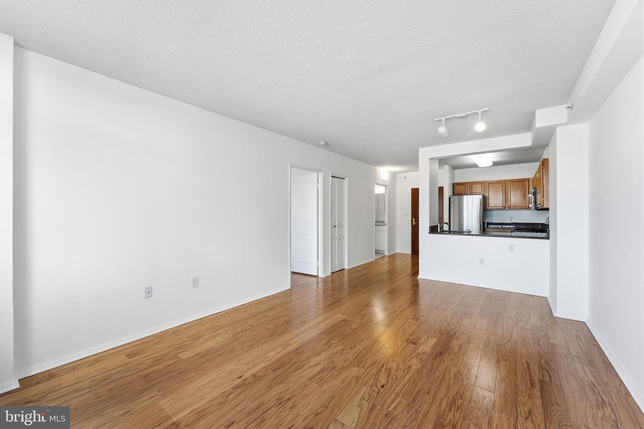 CRESCENT PLAZA - Residential