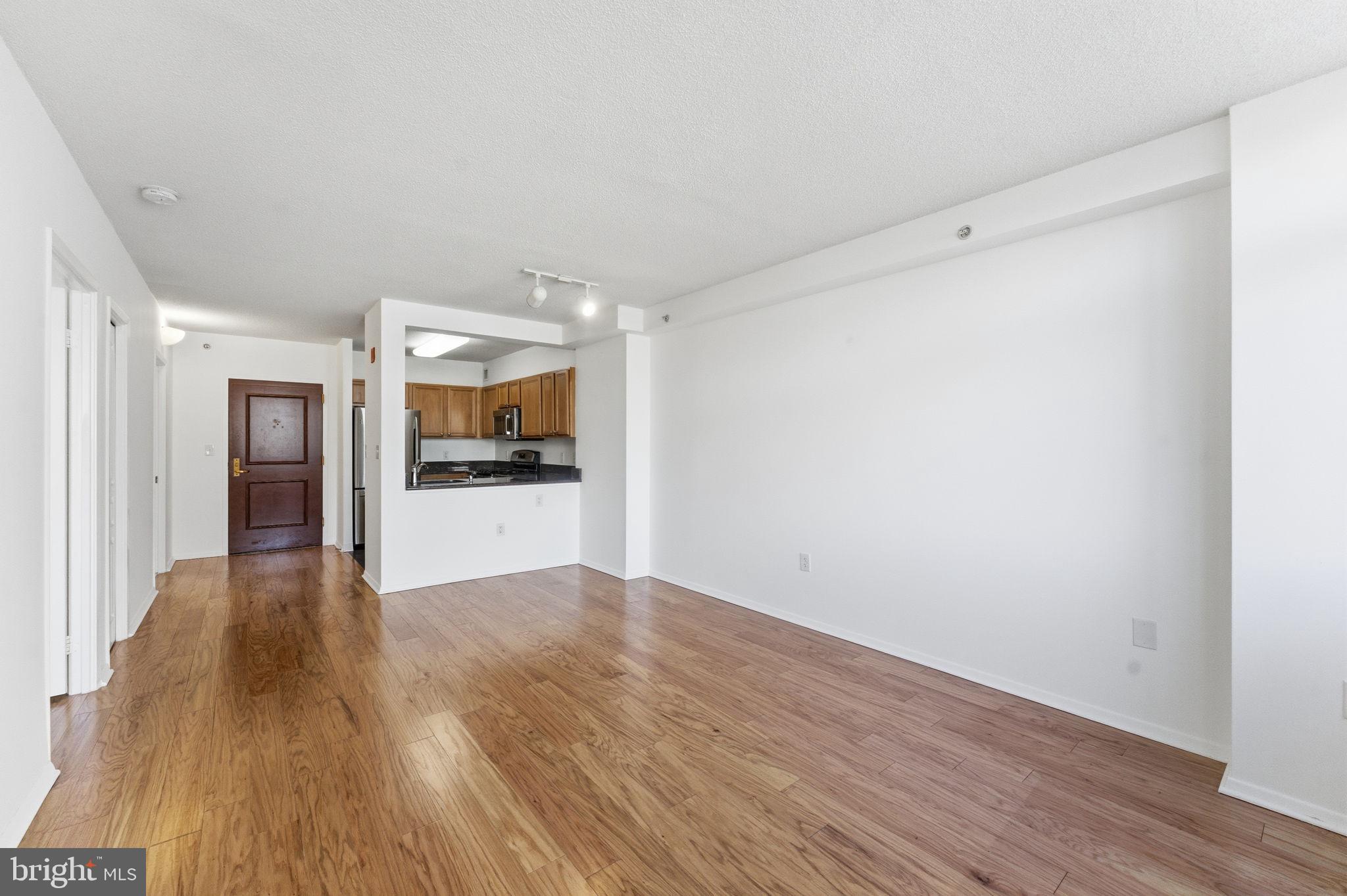 CRESCENT PLAZA - Residential