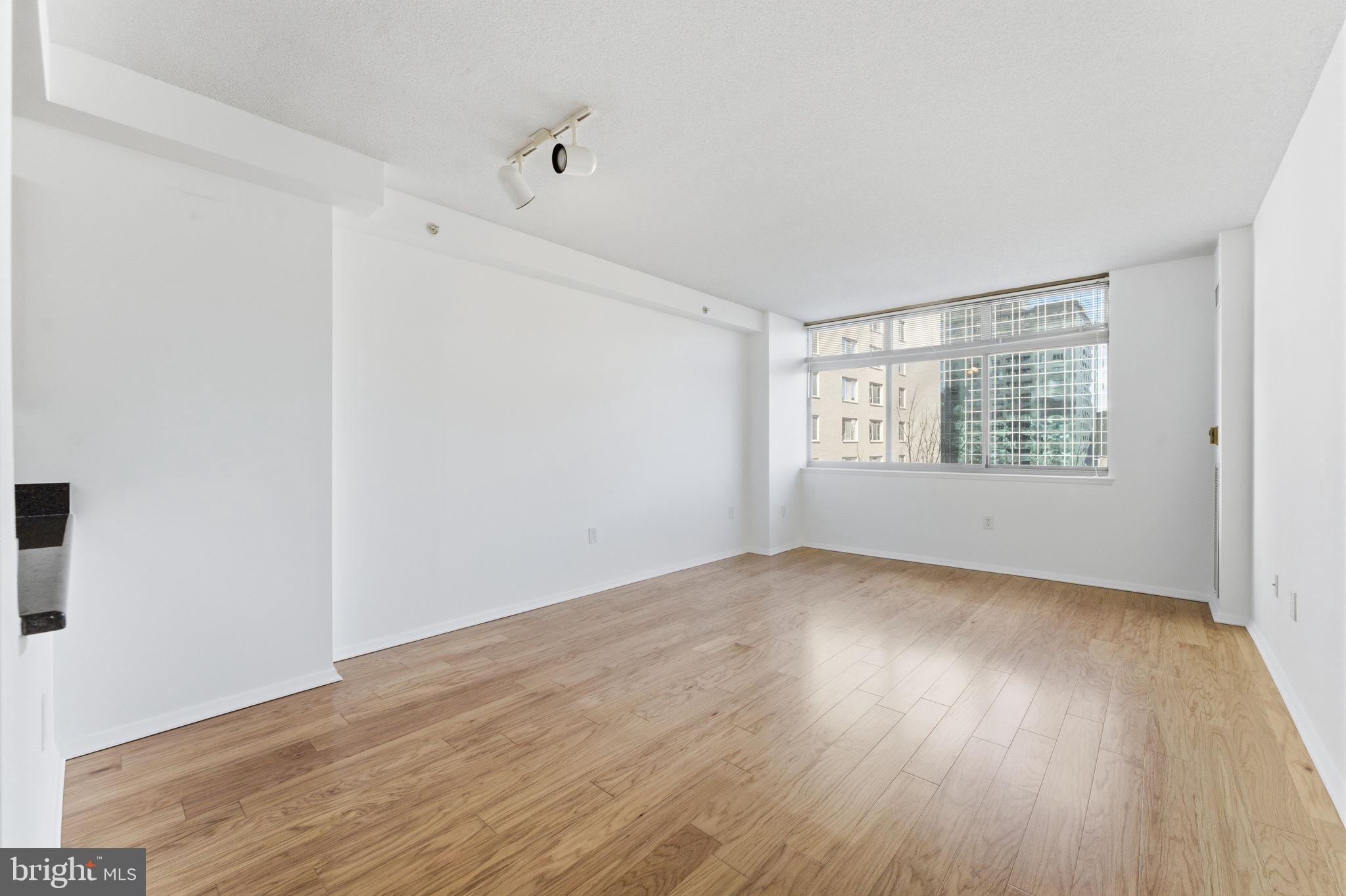 CRESCENT PLAZA - Residential