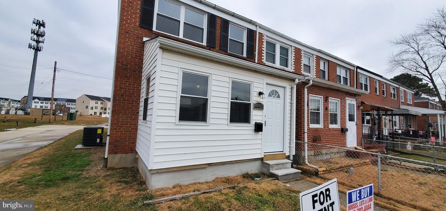 TOTALLY RENOVATED! Rowhome includes Washer and Dryer- This BEAUTIFUL home features - Open floor plan, Hardwood Floors. New S/S Appliances, Newly Remodeled Bathroom , Ceiling Fan, New Windows, Granite countertops, New HVAC, New Water/Heater, Water . Endless closets and storage space. Large End of group yard with BONUS Parking Pad.  Backing to large open field with baseball diamond.   A MUST SEE!! MAKE YOUR APPOINTMENT TODAY!