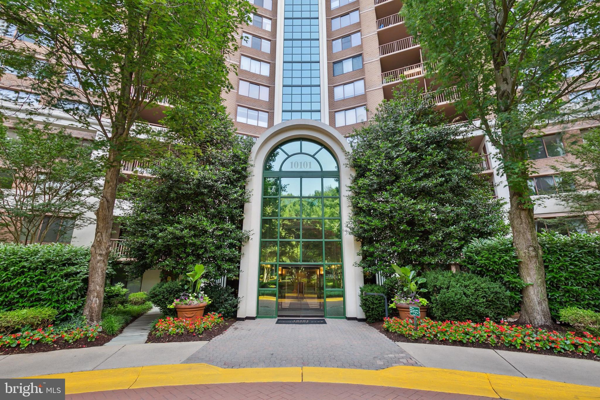 10101 GROSVENOR PLACE 1302