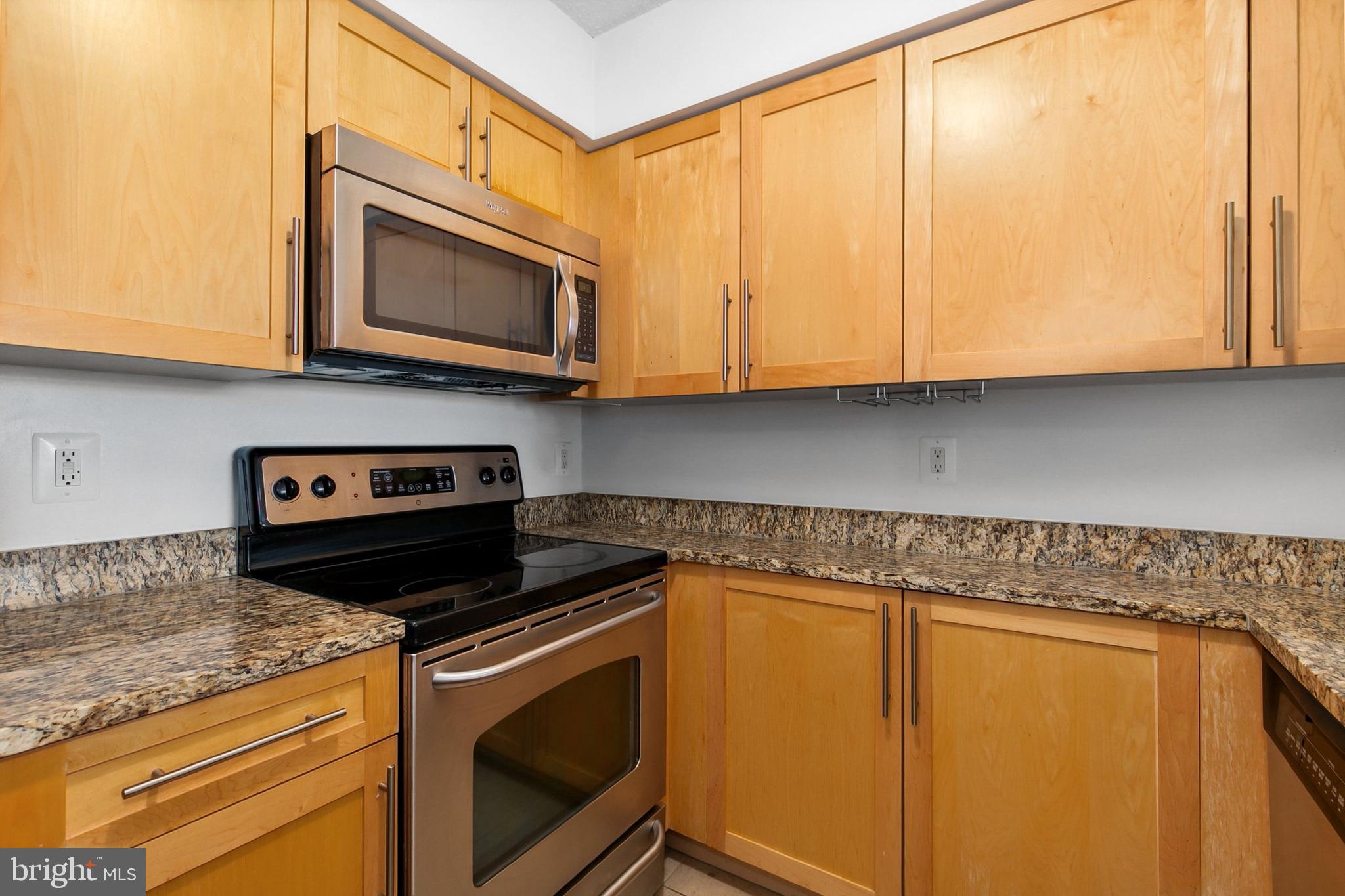 10101 GROSVENOR PLACE 1302