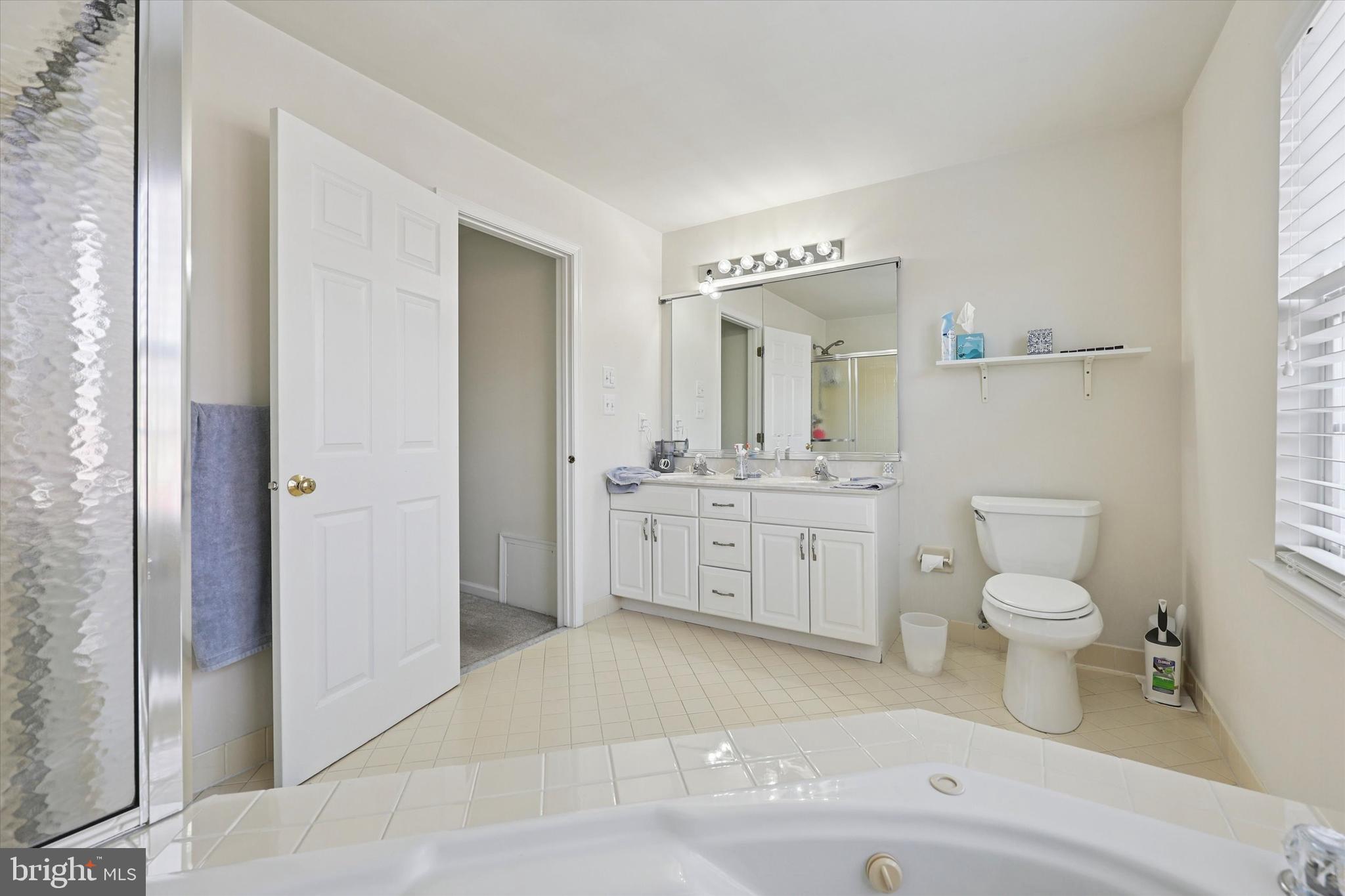 BLUE BELL CC - Residential Lease