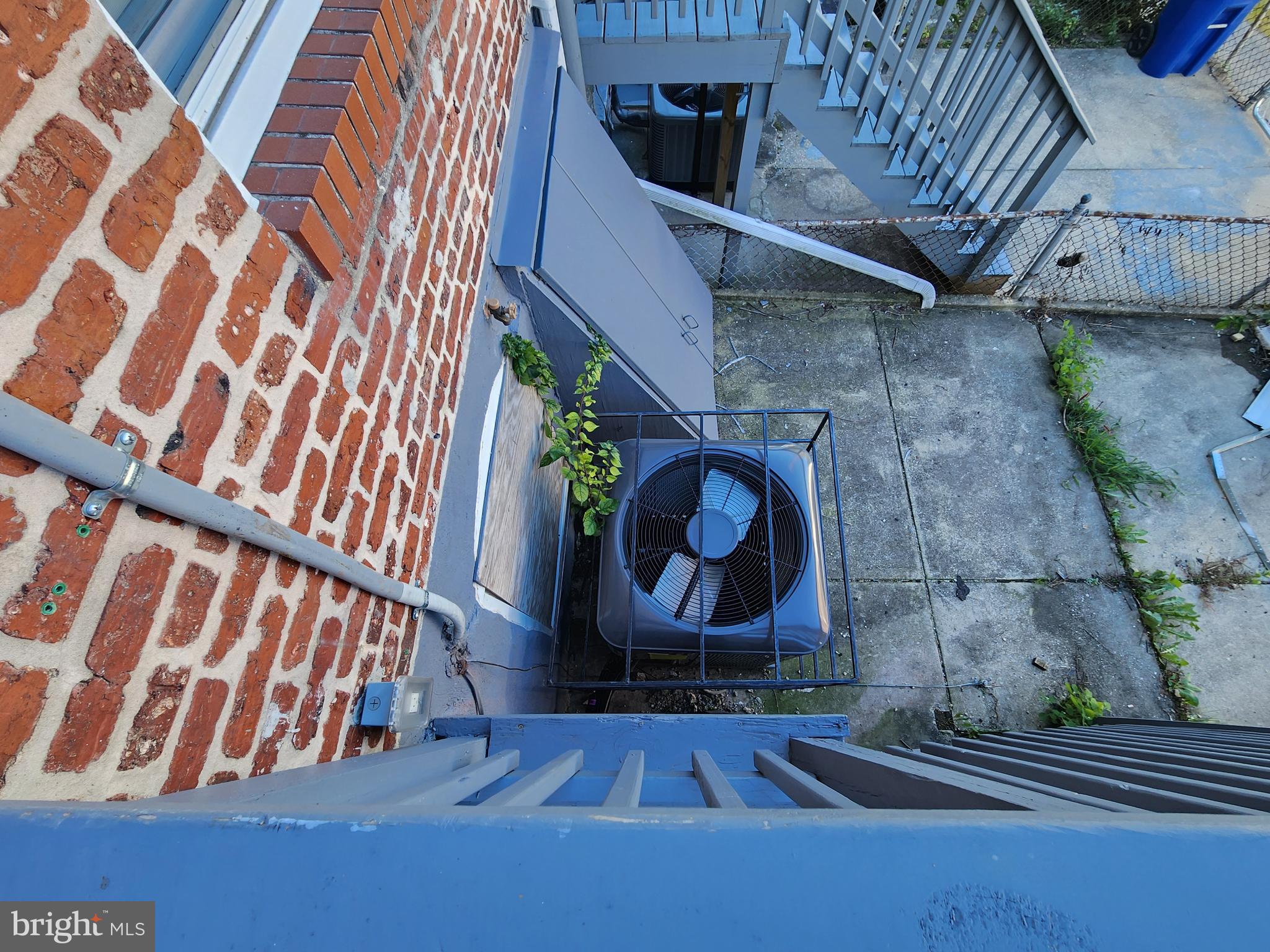 FOUR BY FOUR - Residential