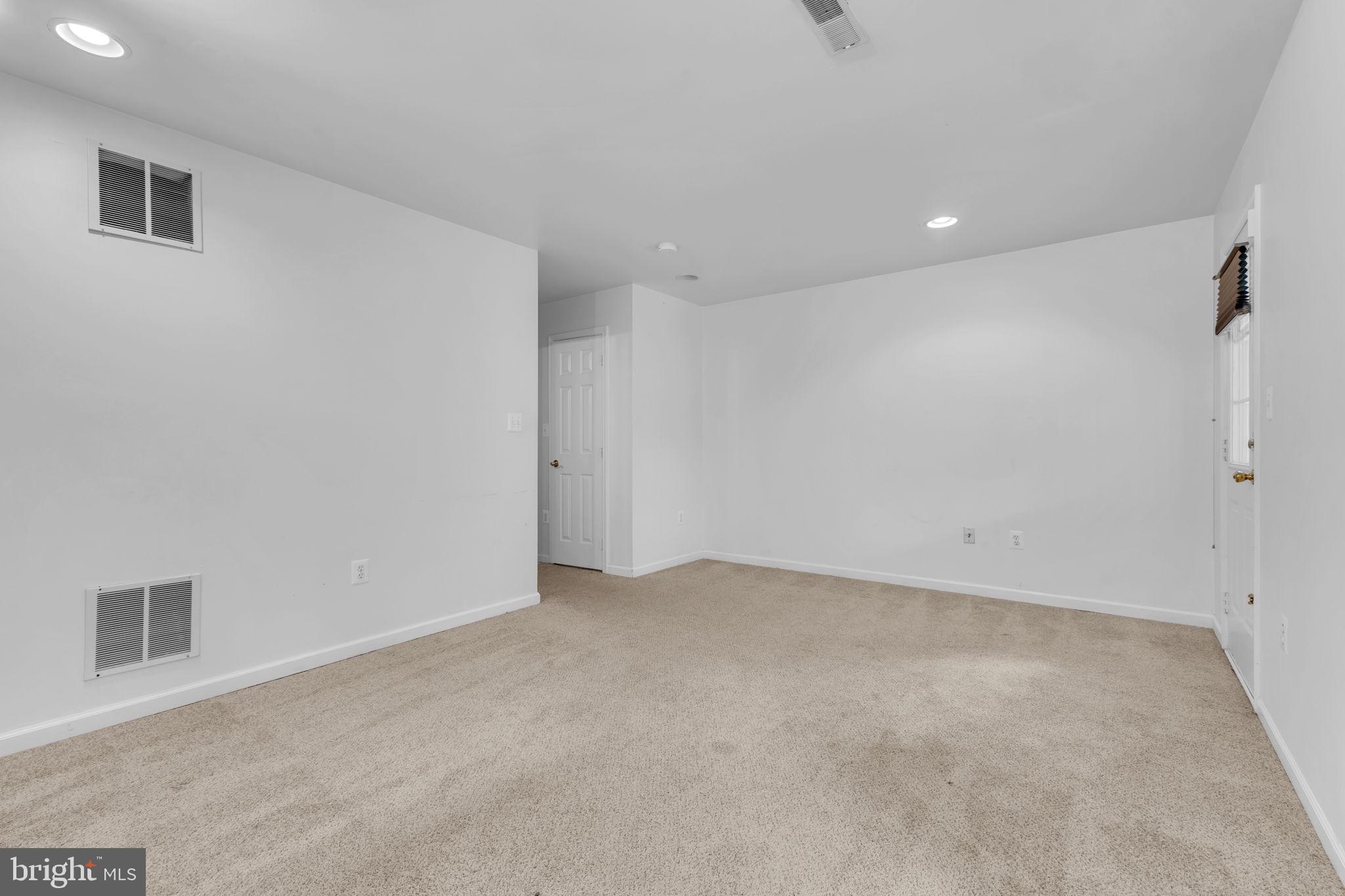 KINGSTOWNE - Residential Lease