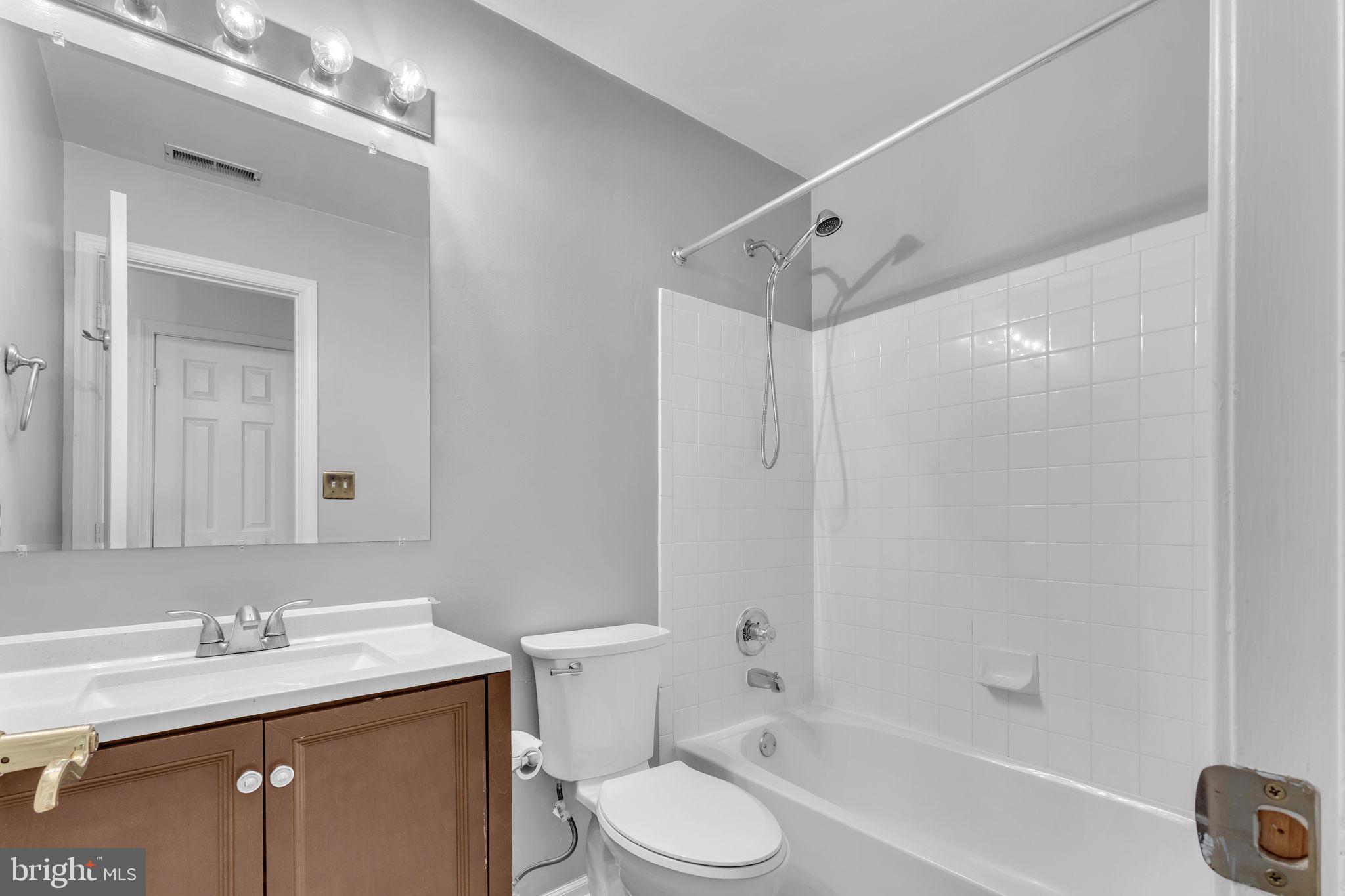 KINGSTOWNE - Residential Lease