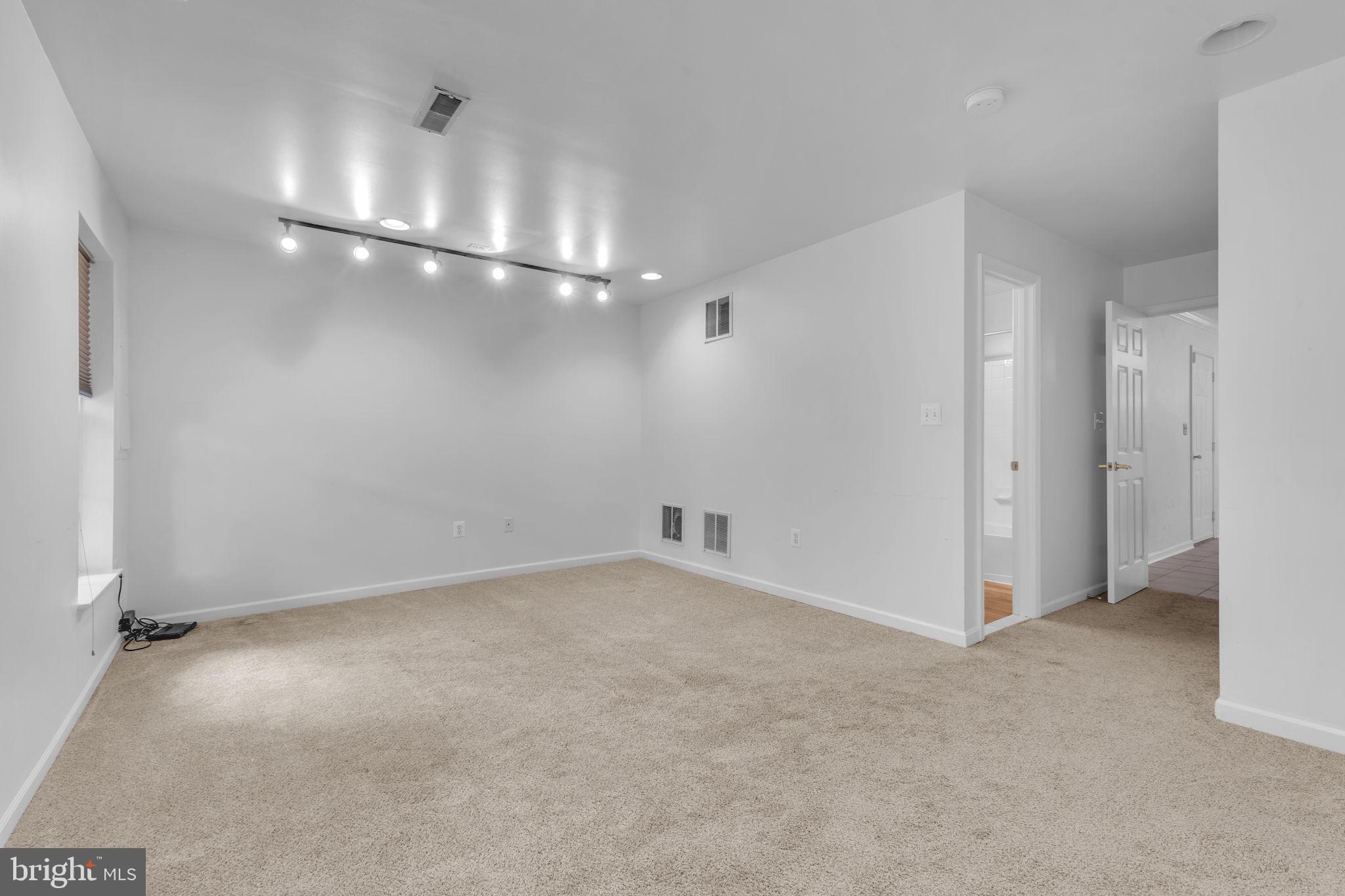 KINGSTOWNE - Residential Lease