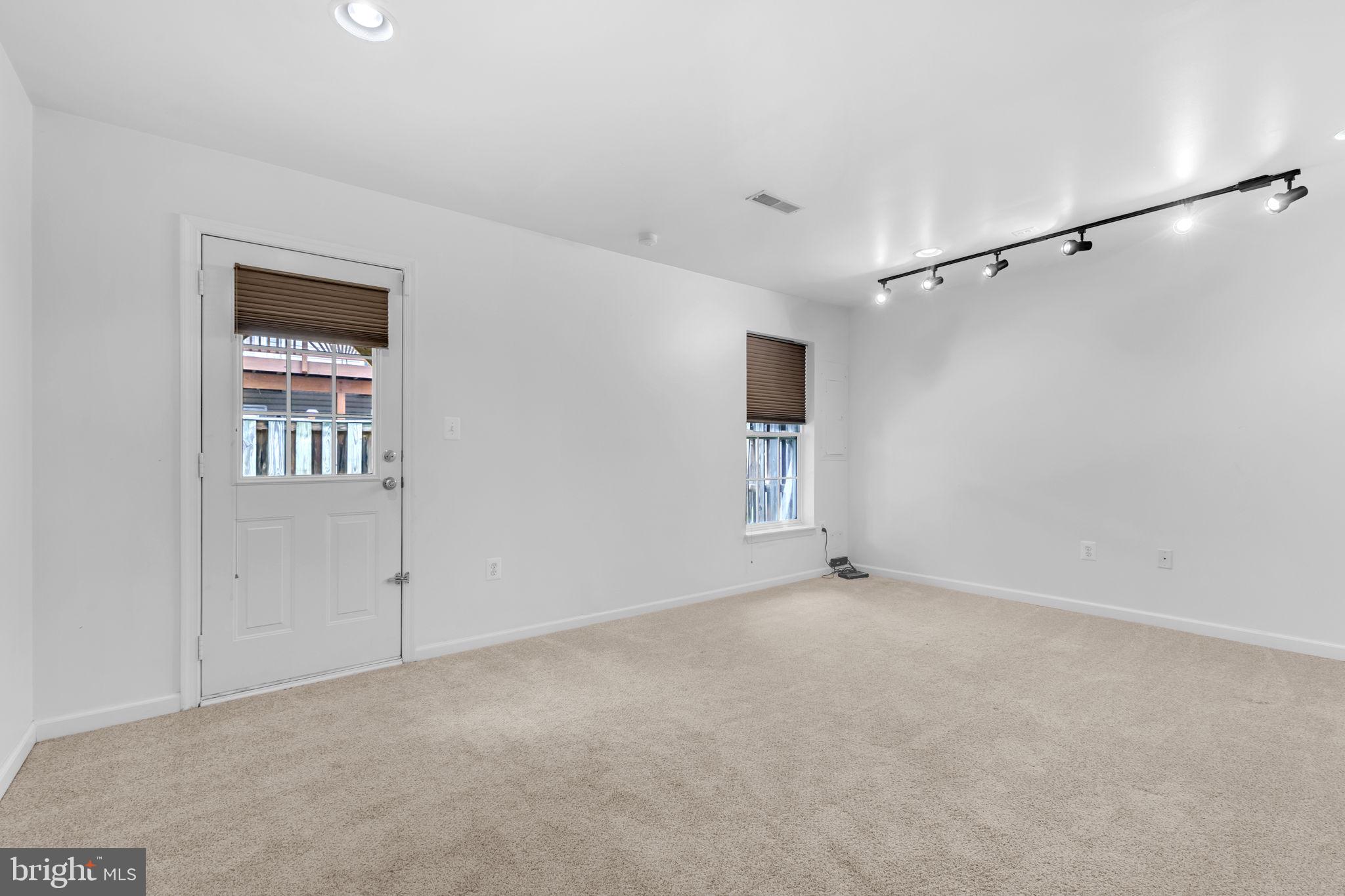 KINGSTOWNE - Residential Lease