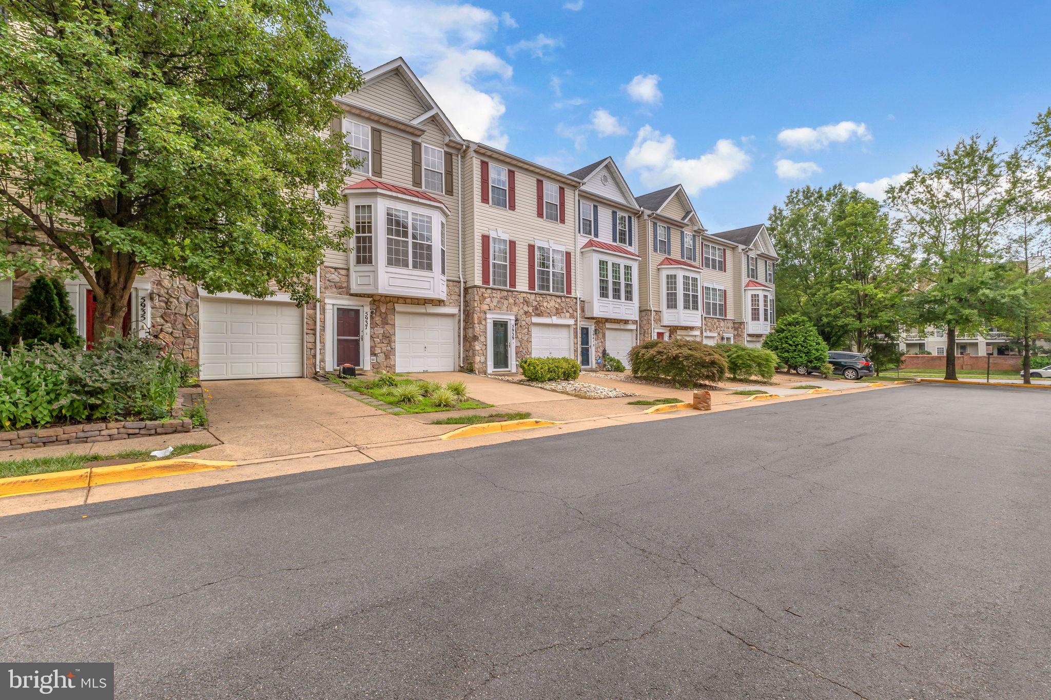 KINGSTOWNE - Residential Lease