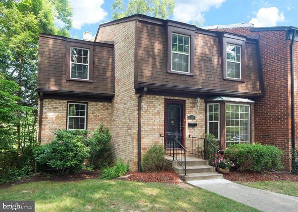 Photo of 1682 Albermarle Drive, CROFTON, MD 21114 (MLS # MDAA2127938)