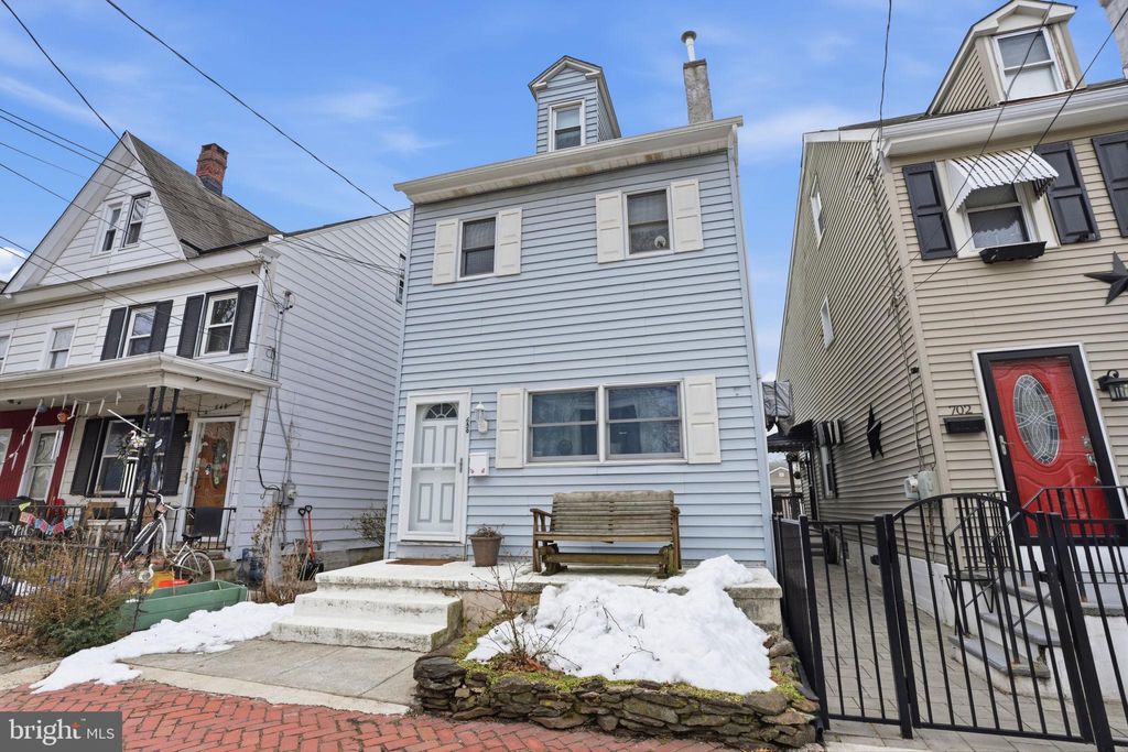 Photo of 650 Pine Street, BRISTOL, PA 19007 (MLS # PABU2115048)