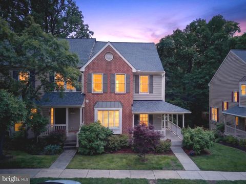 Photo of 11792 Great Owl Circle, RESTON, VA 20194 (MLS # VAFX2293442)